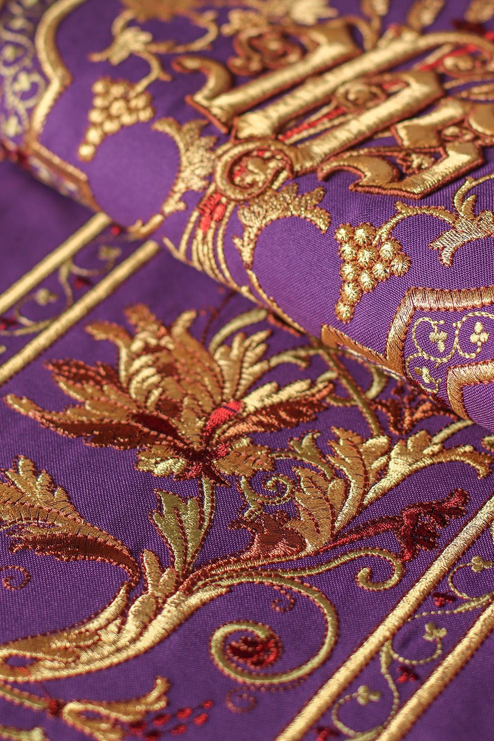 Liturgical vestments - when which color?