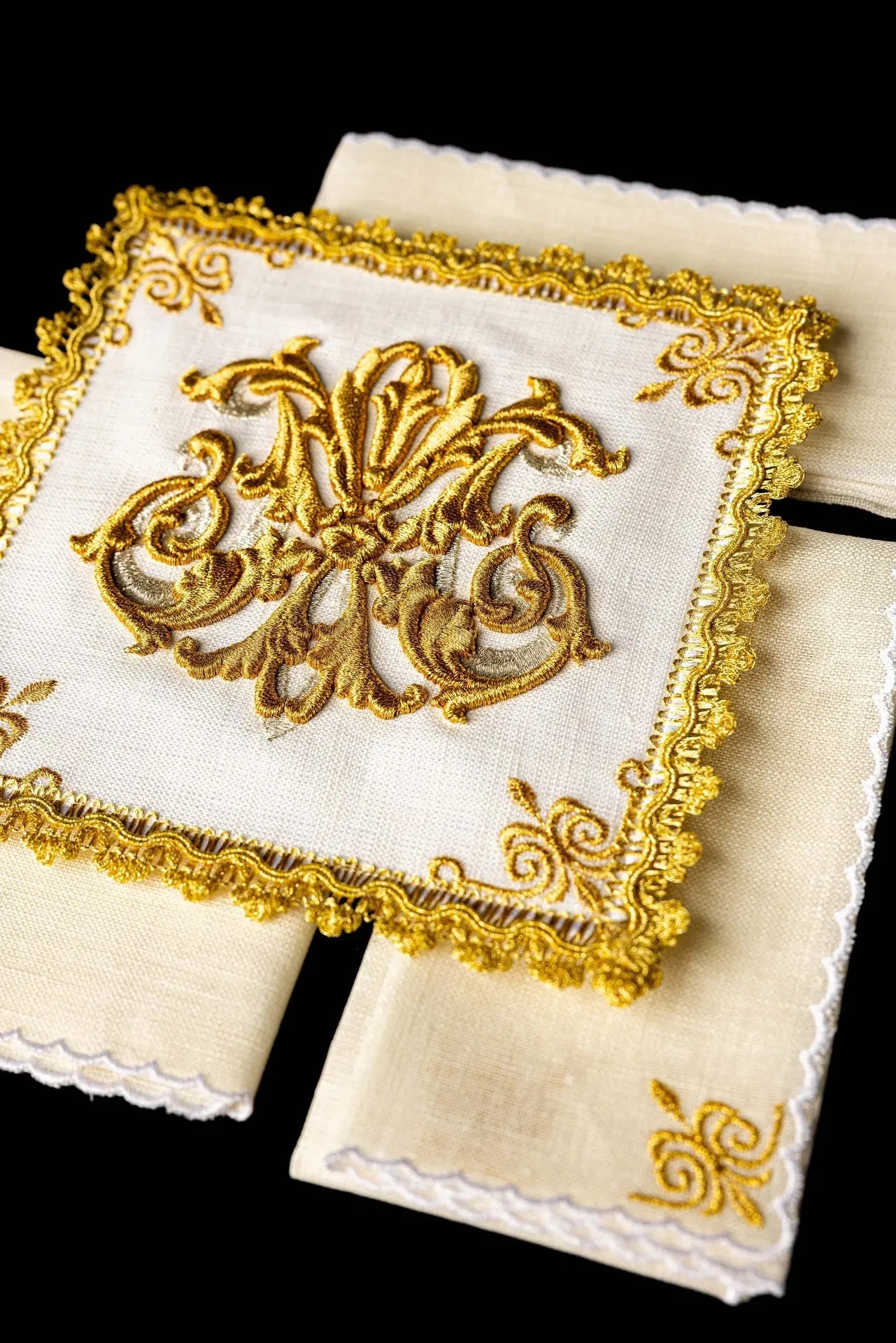 Marian embroidered chalice linen Gold embellishments LEN
