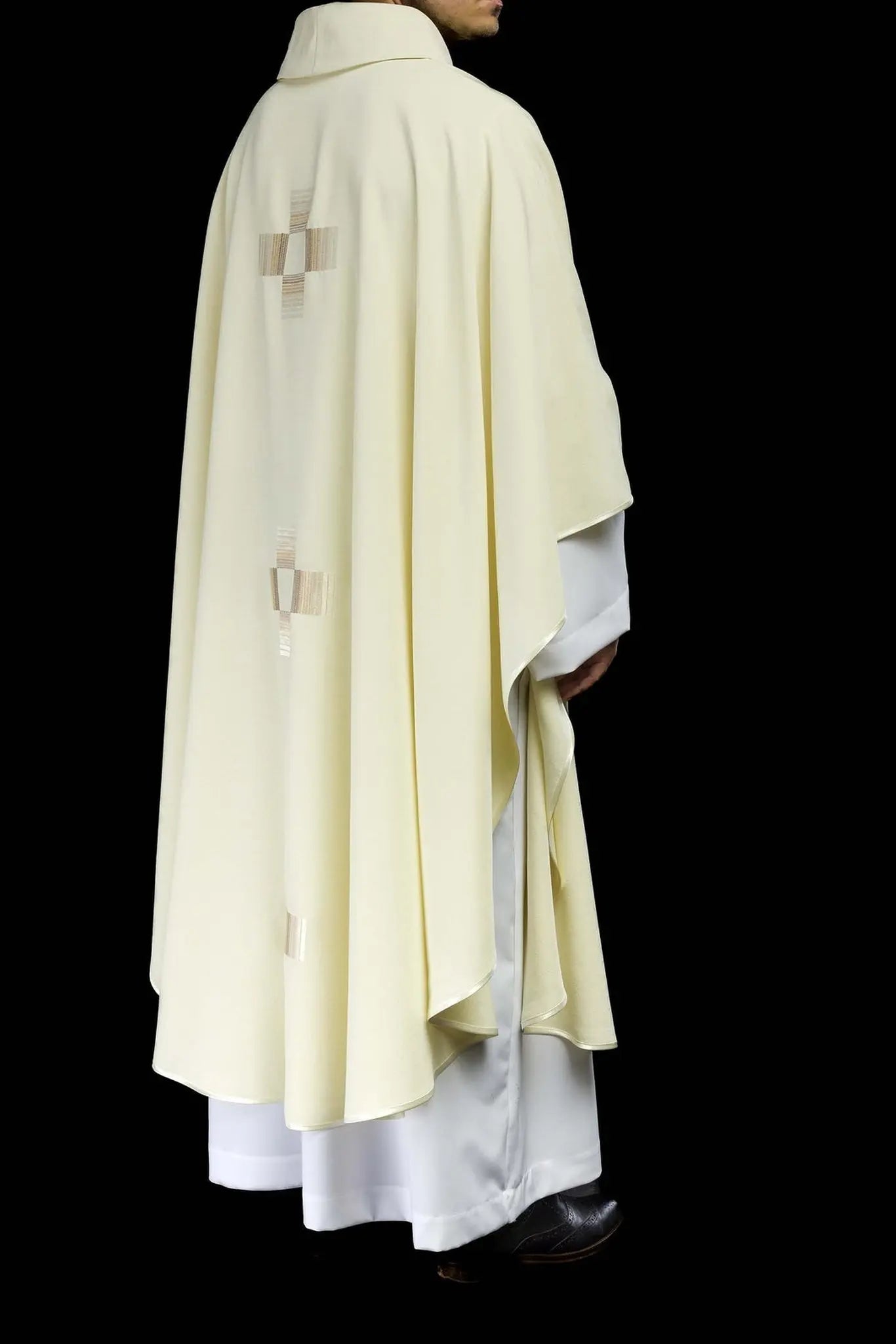 Chasuble with embroidered crosses in ecru