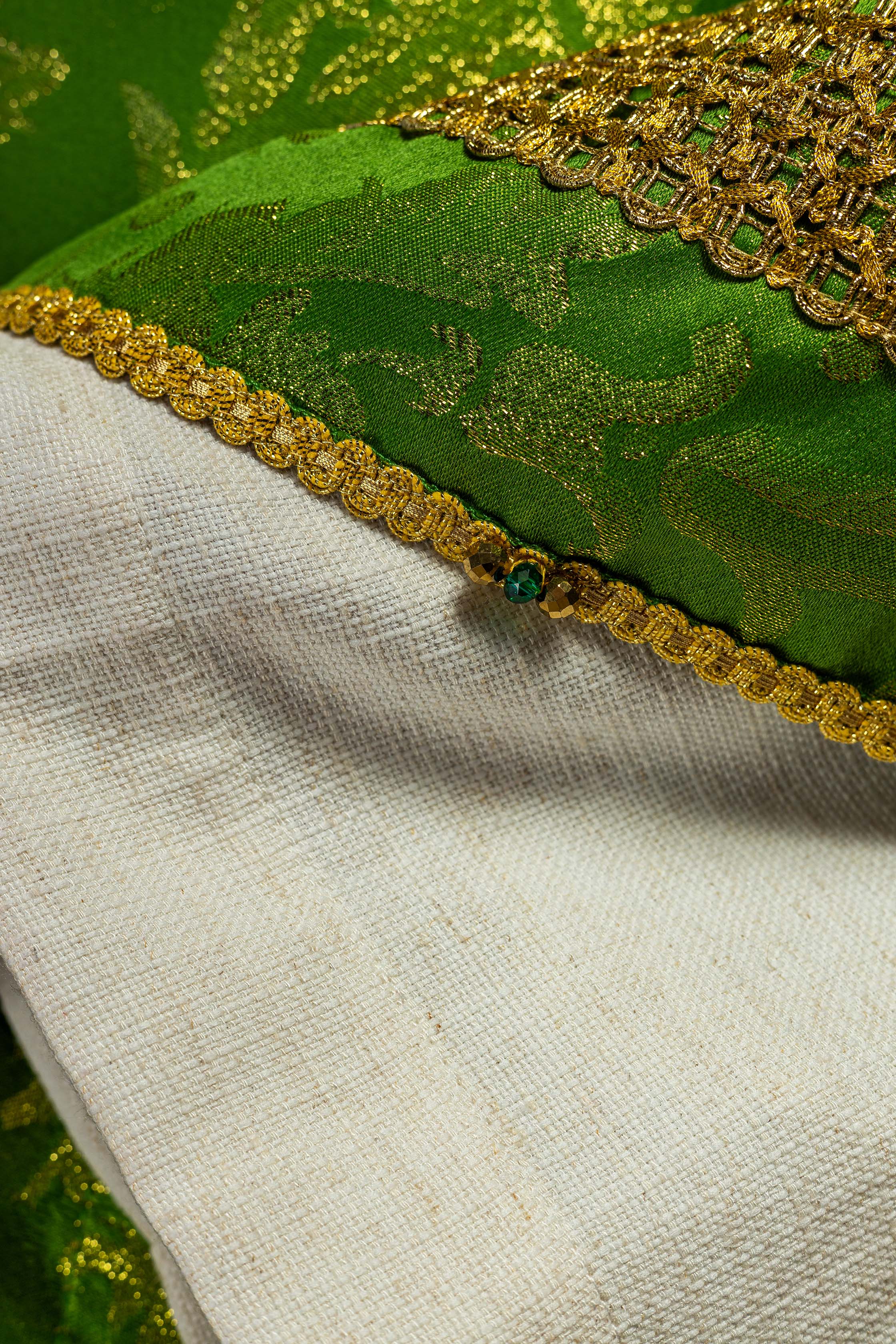 Ręcznie wykonany ornat z naturalnymi kamieniami Handmade 7010 Zielony - ORNATY.PL