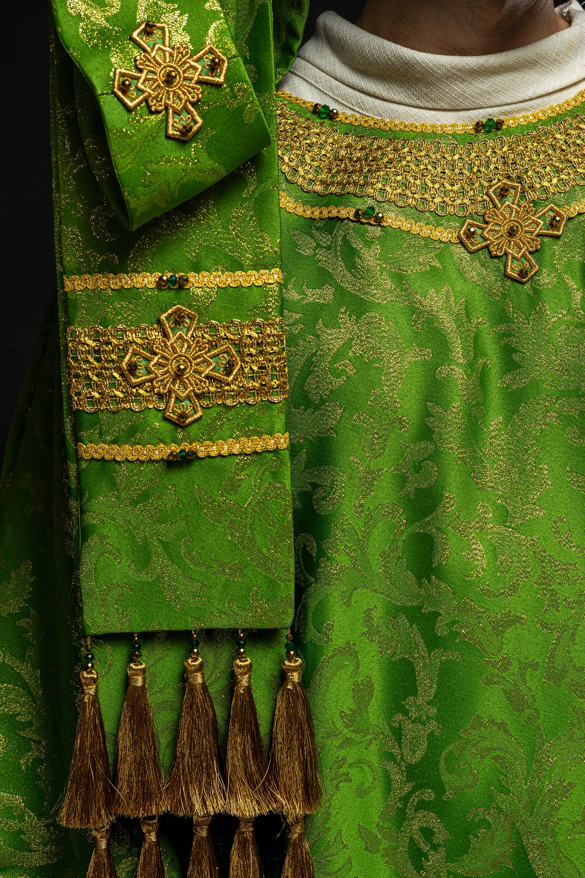 Ręcznie wykonany ornat z naturalnymi kamieniami Handmade 7010 Zielony - ORNATY.PL