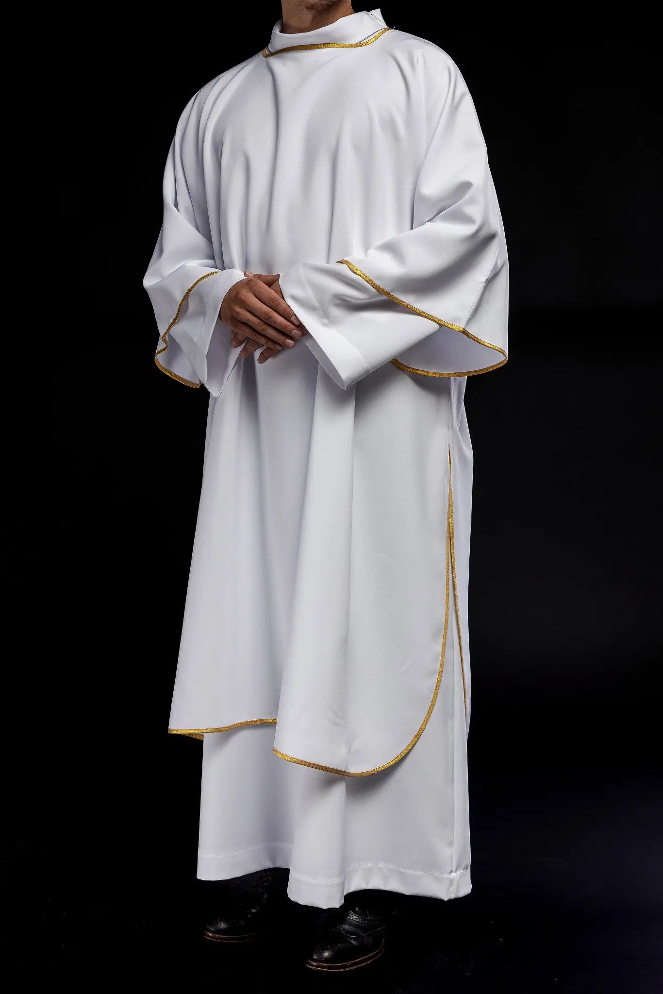 Smooth dalmatics with gold trim white