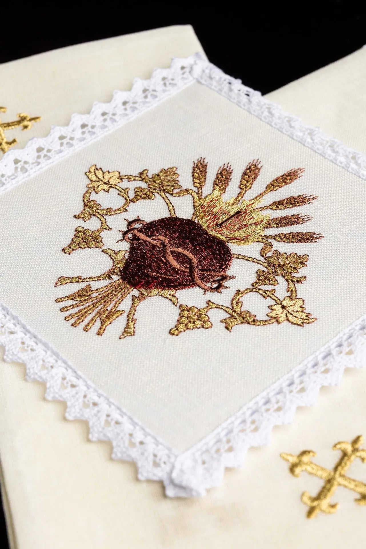 Linen embroidered cup linen Chalice