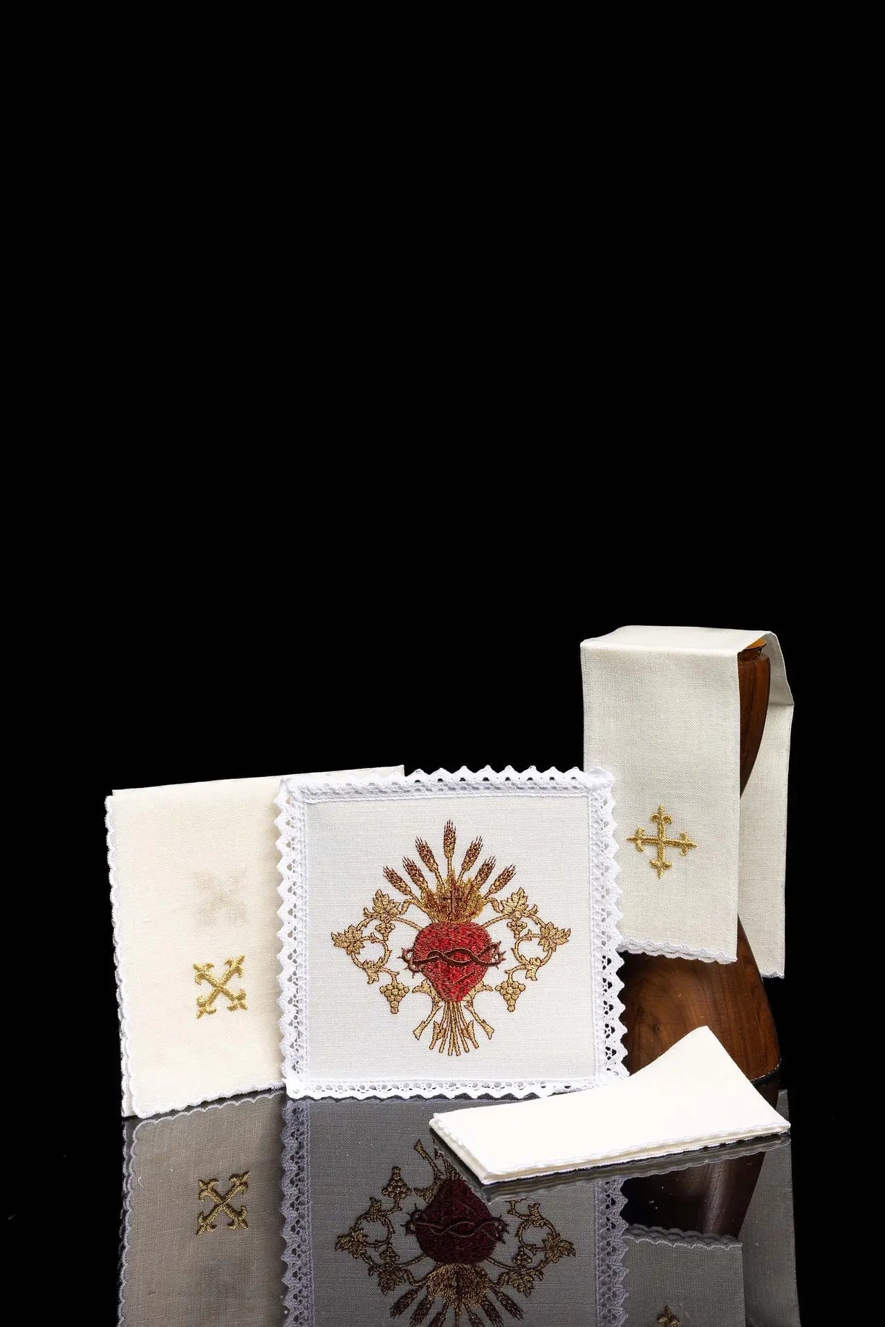 Linen embroidered cup linen Chalice