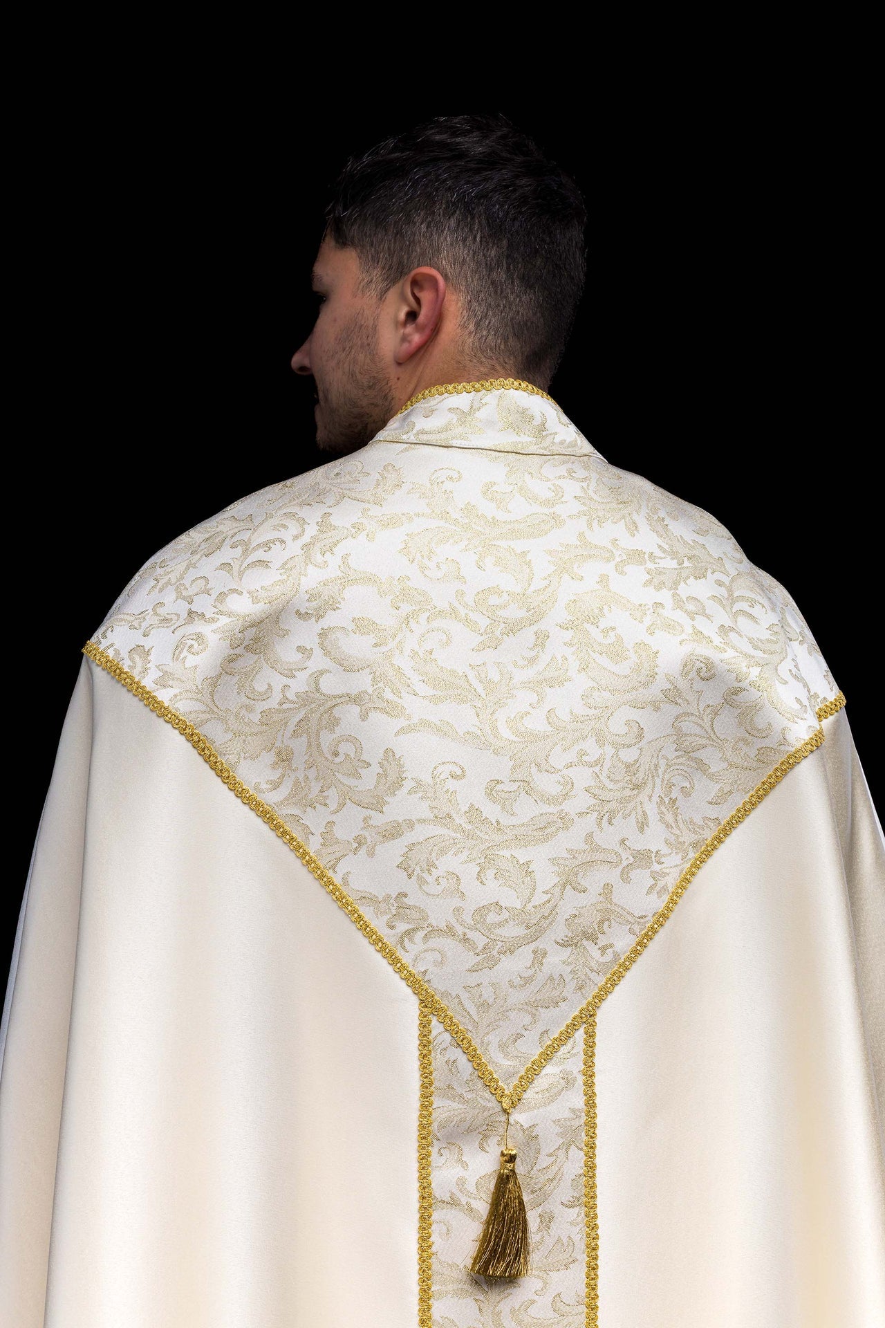 Kapa haftowana ozdobiona tkanina żakardowa ecru - ORNATY.PL