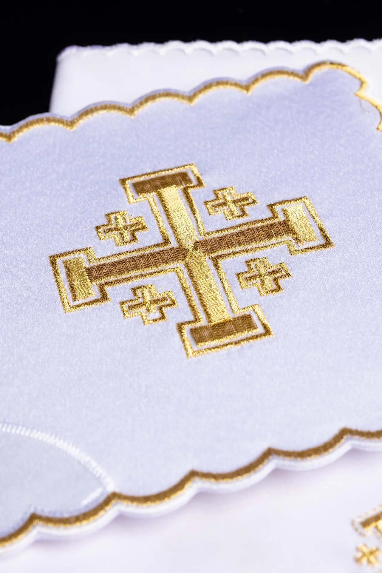 cup set with cross embroidery white