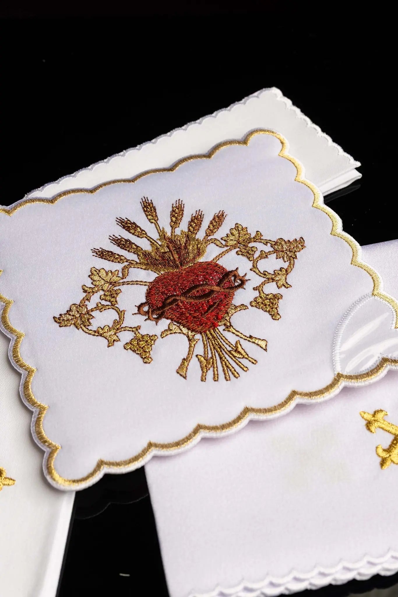 Chalice linen embroidered with the Heart of Jesus