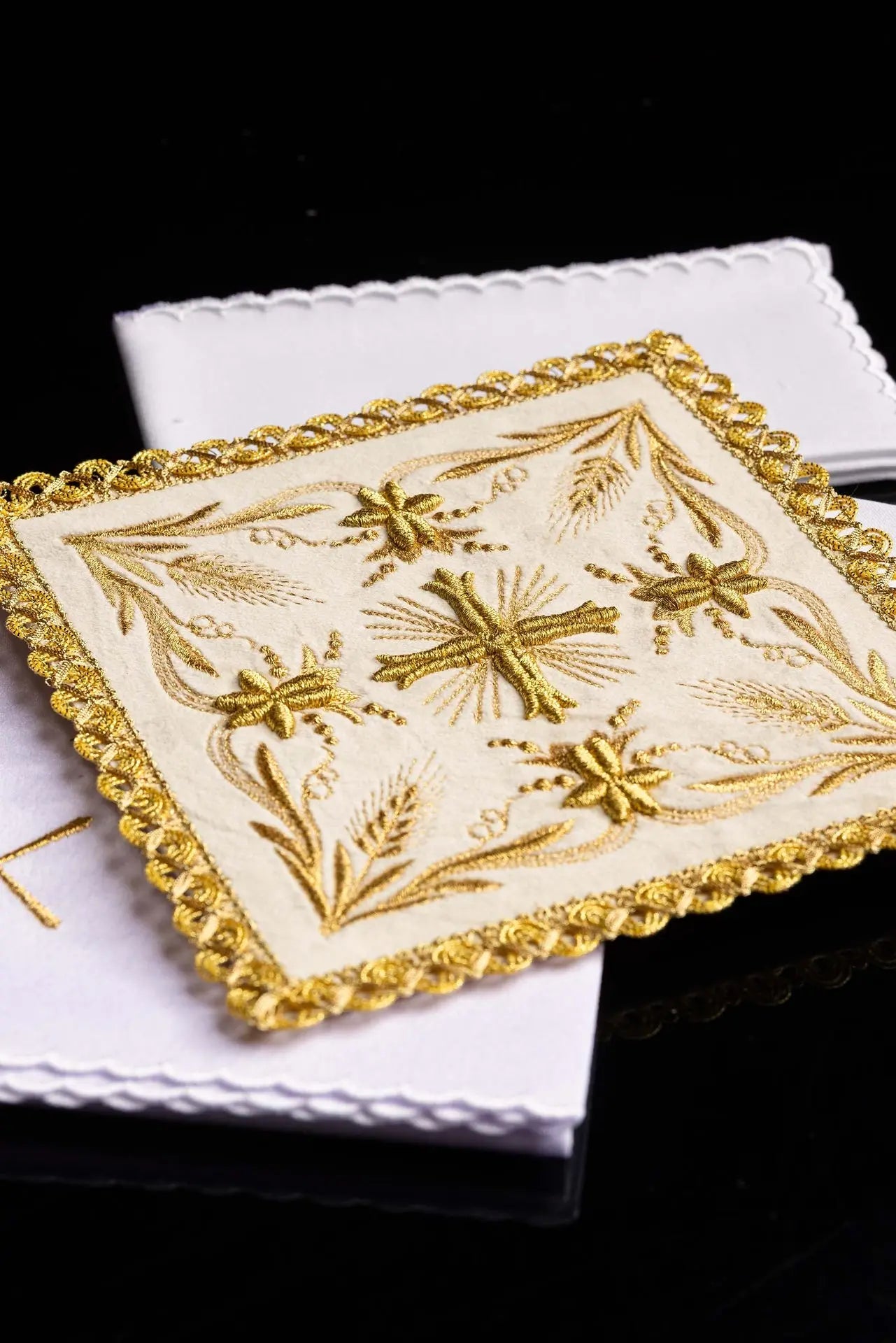 Embroidered velvet cup linen Ecru