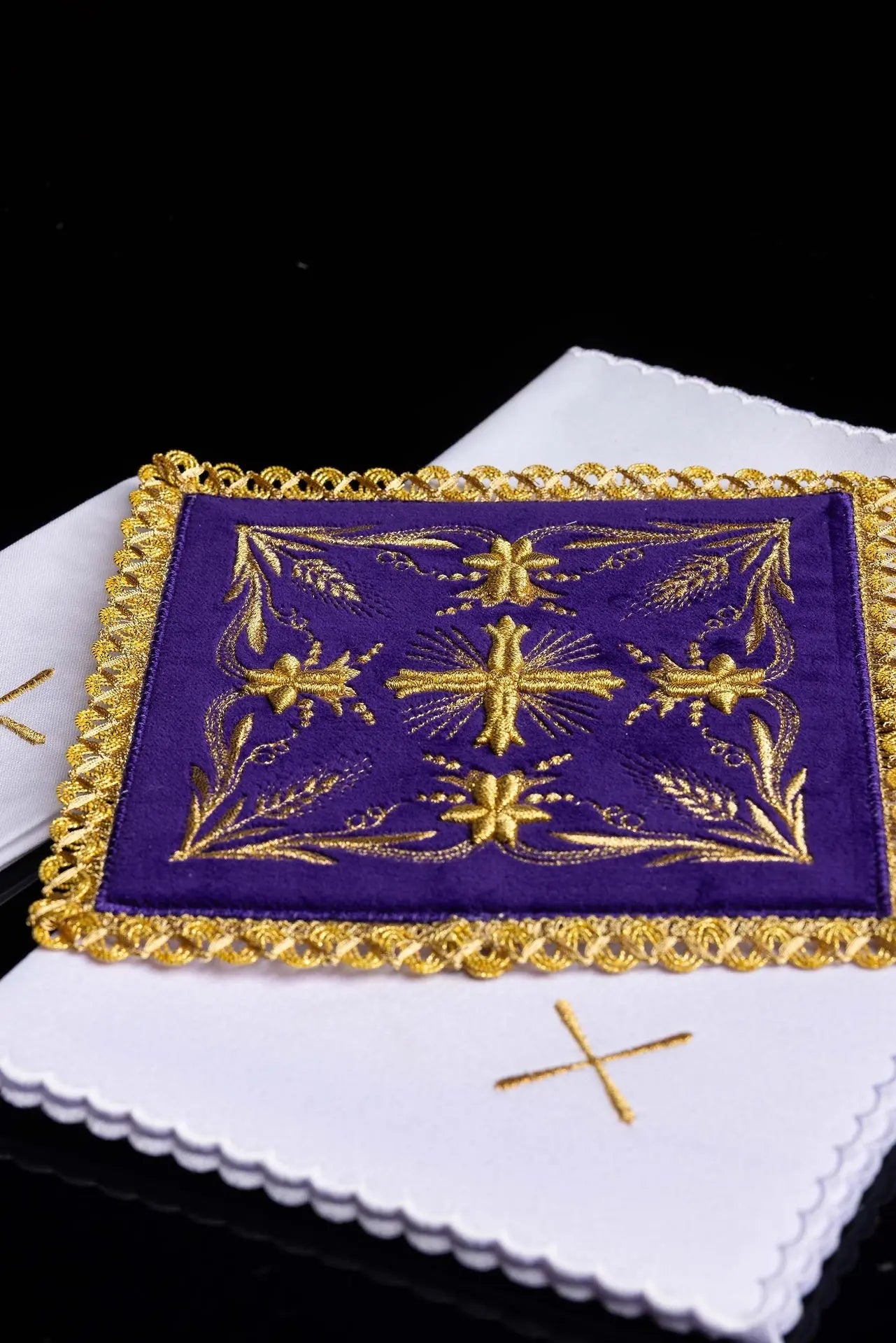 Embroidered velvet cup linen Purple