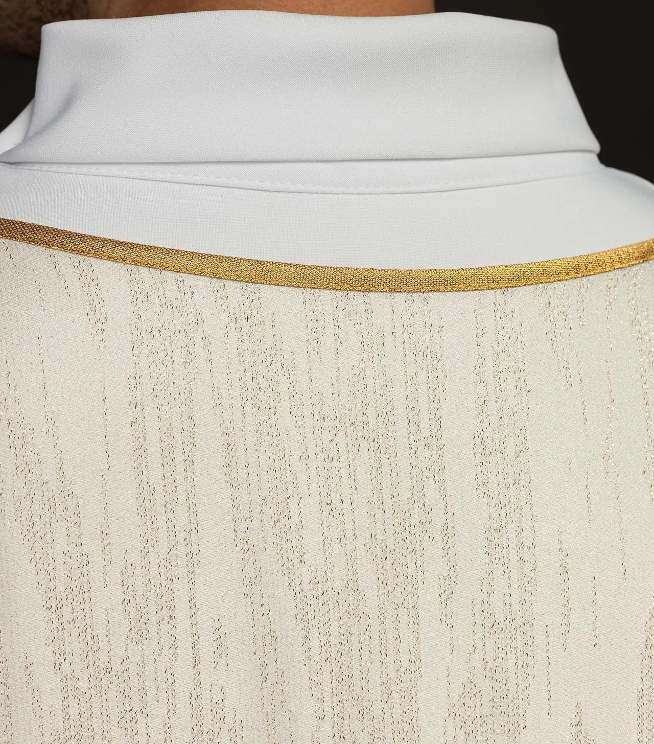 Ecru chasuble with embroidery of the Four Evangelists on decorative fabric