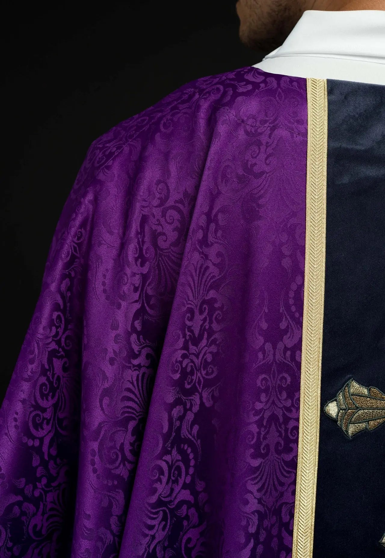 Liturgical purple chasuble with band and embroidered cross on jacquard fabric