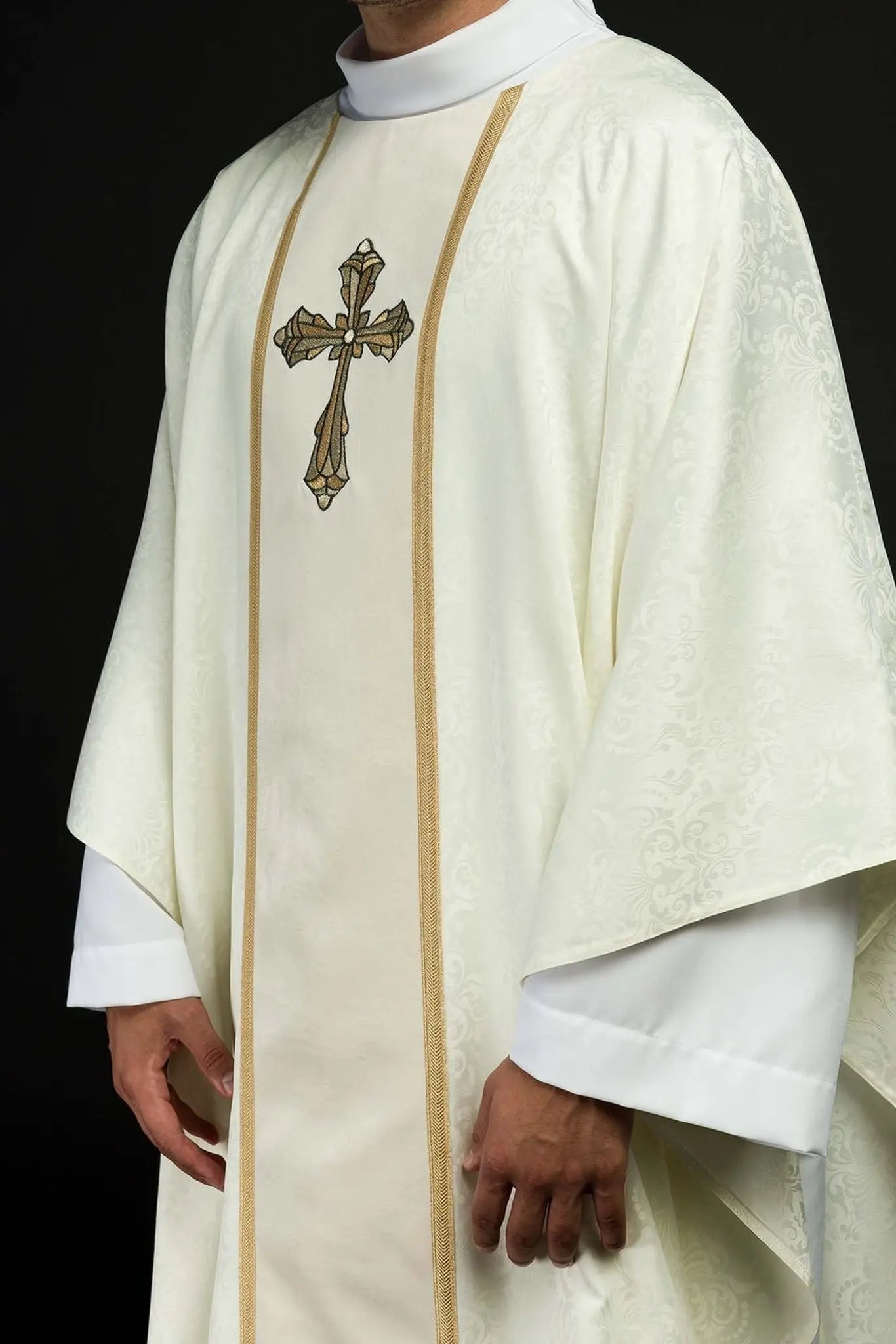 Liturgical chasuble in ecru with a central band and embroidered cross on jacquard fabric