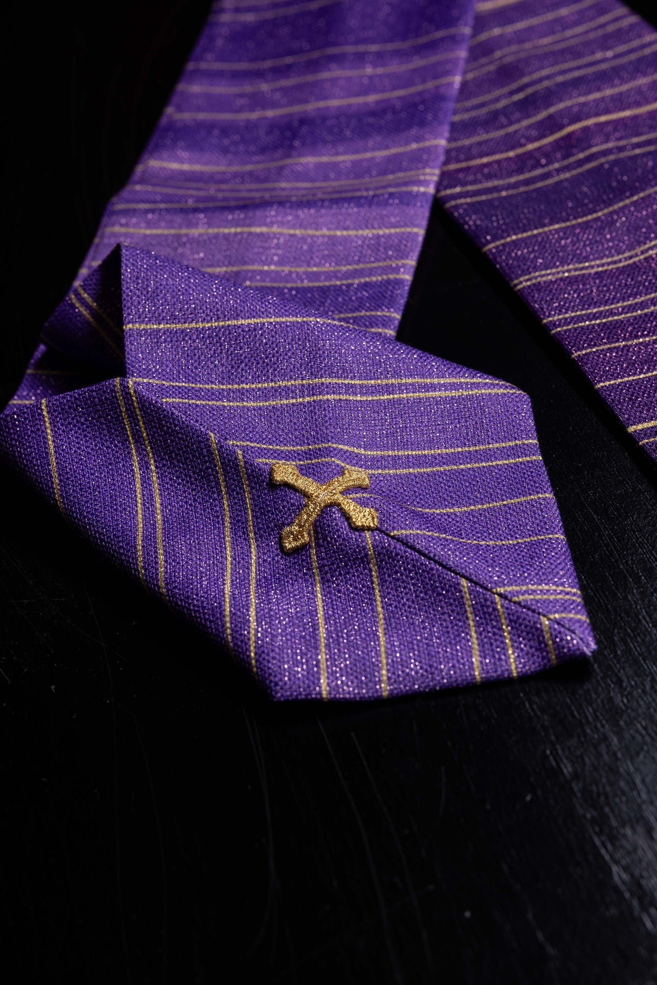 Ornat drukowany z Krzyżem Jerozolimskim fioletowy - ORNATY.PL