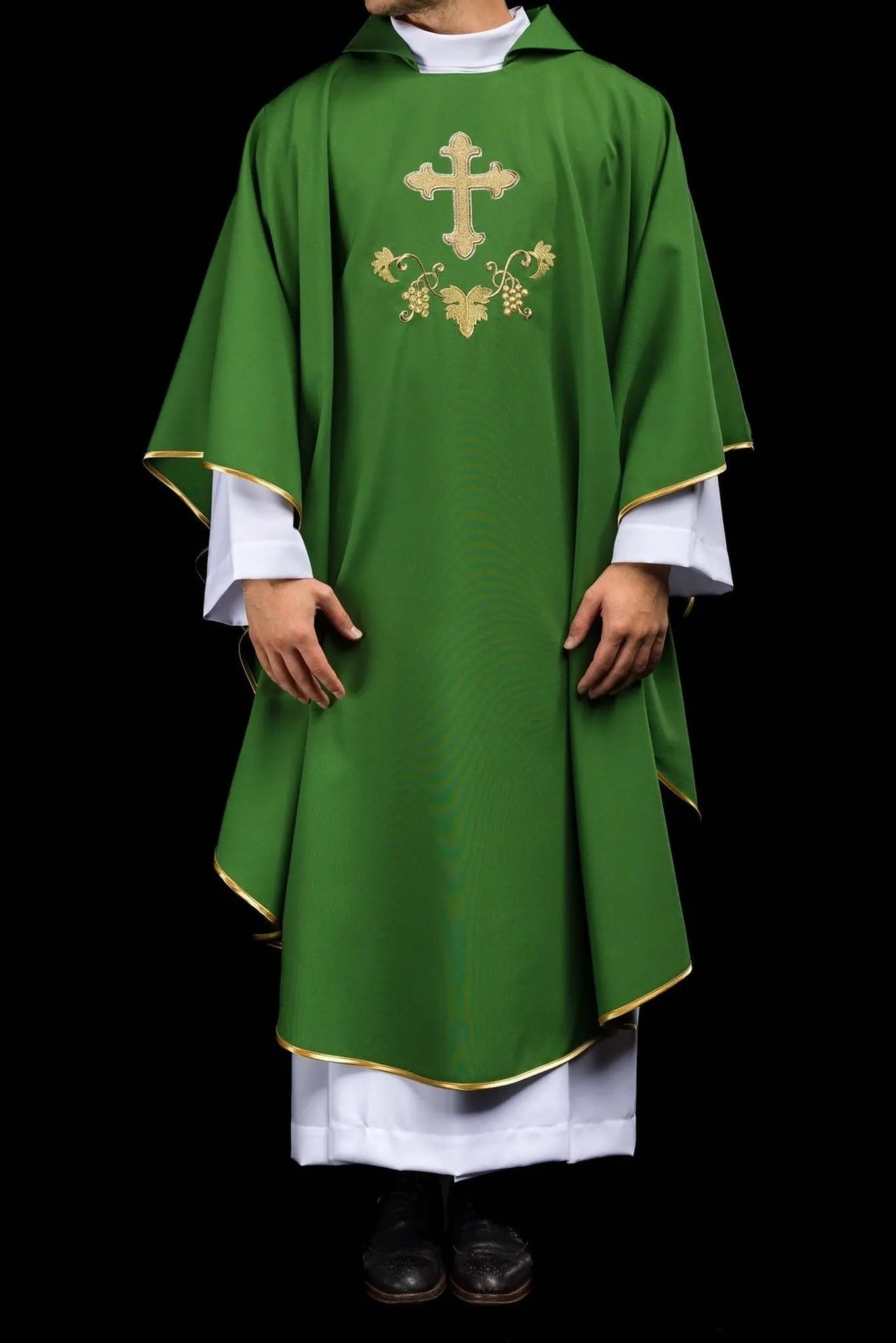 Embroidered chasuble with a cross symbol and wide collar green