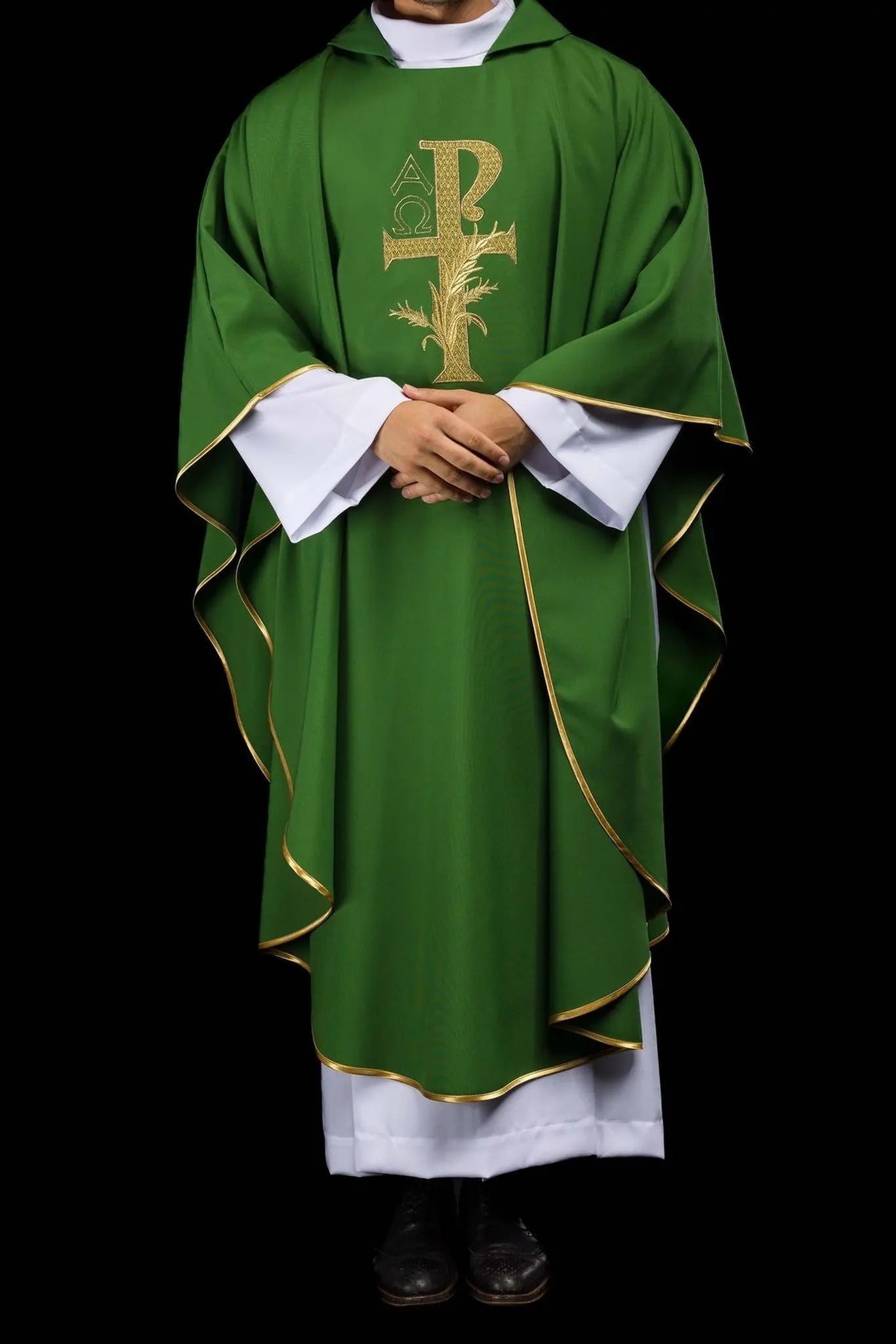 Embroidered chasuble with the Alpha and Omega symbol and wide collar green