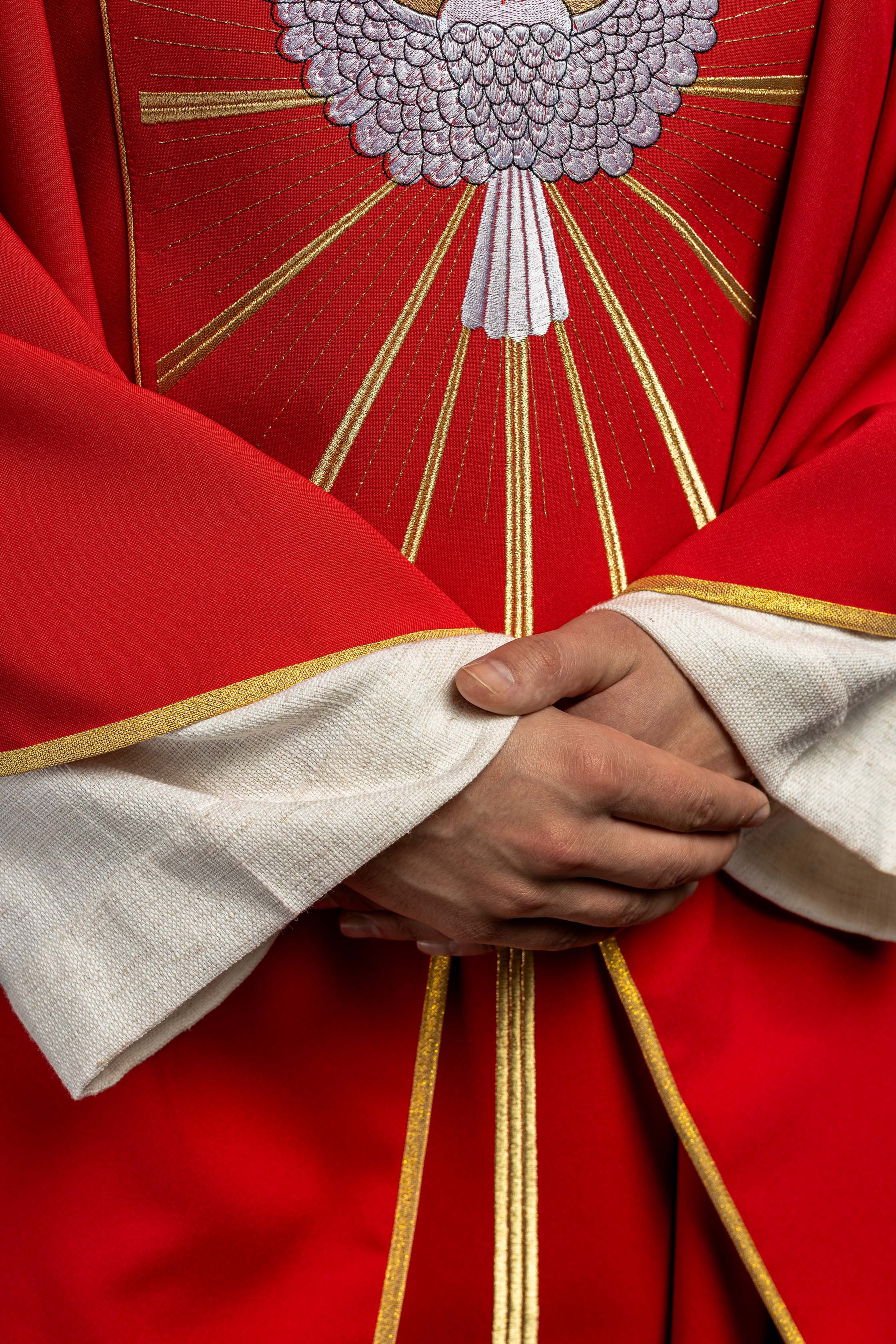 Embroidered chasuble with the Holy Spirit in red