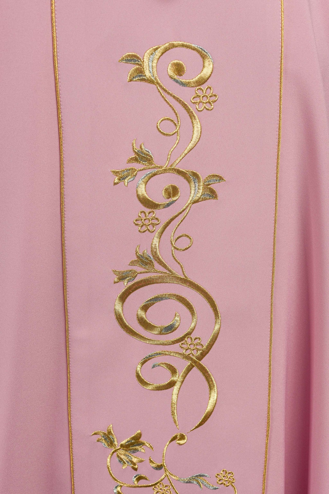 Różowy ornat haftowany IHS - ORNATY.PL