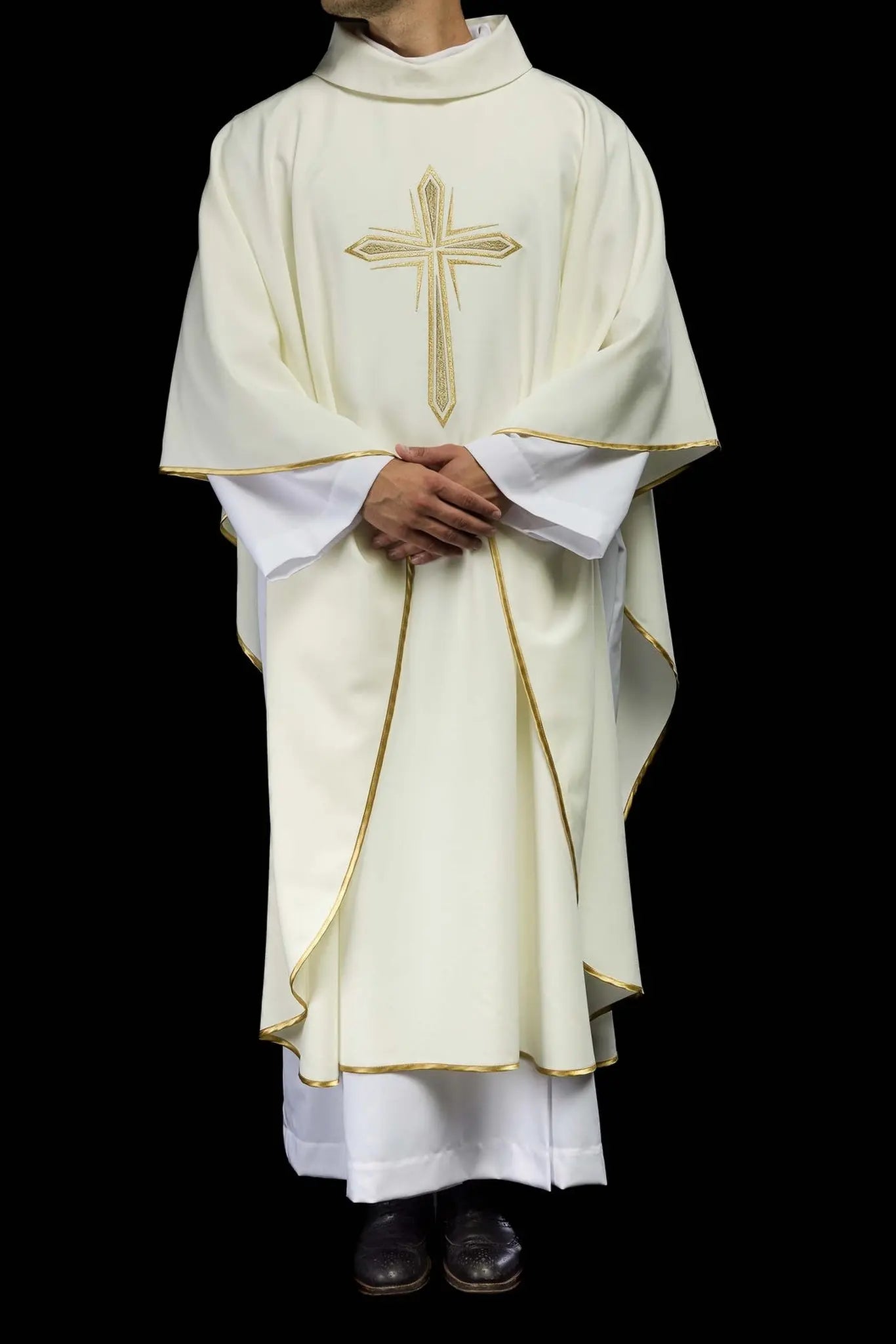 Embroidered chasuble with the motif of the Holy Cross