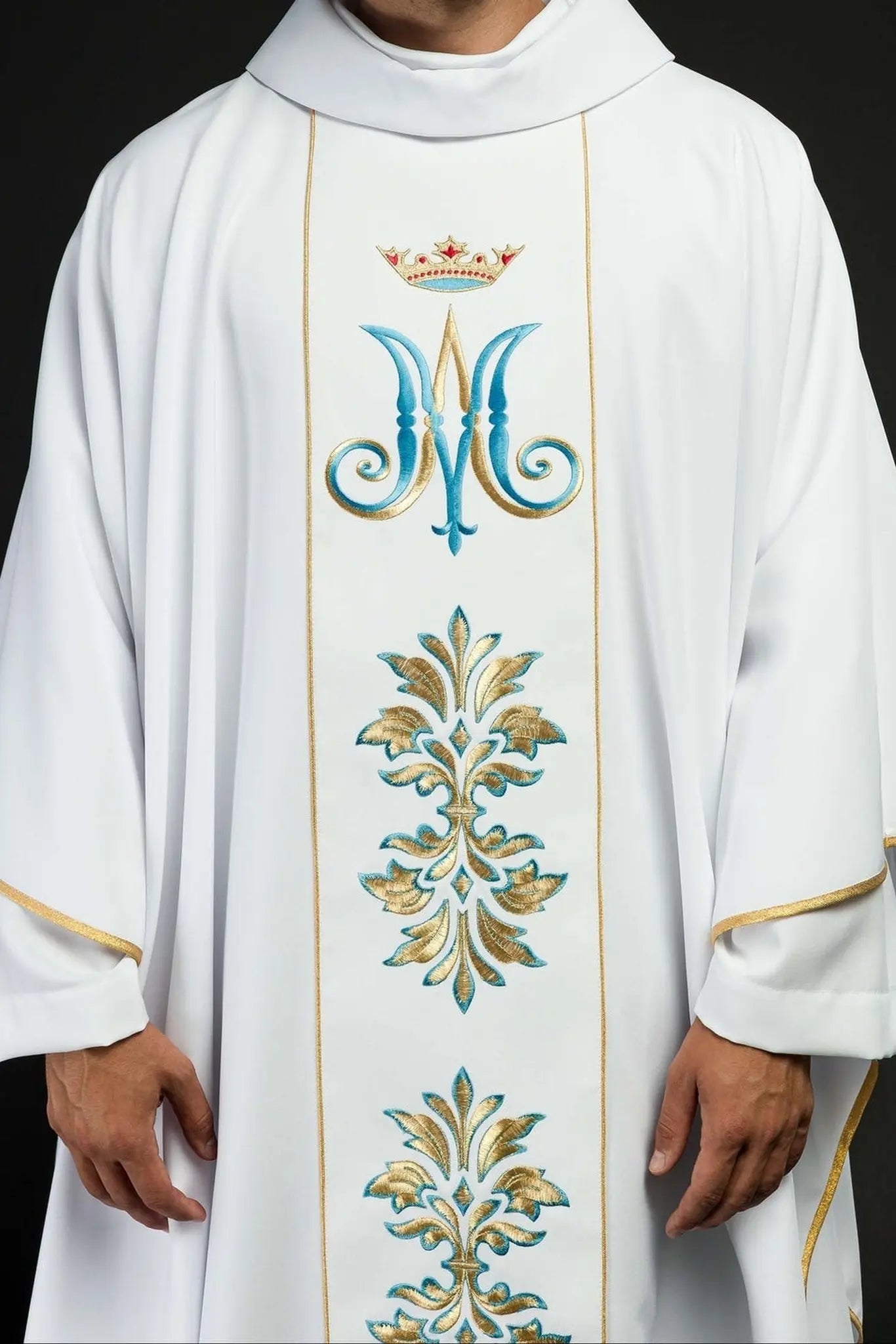 Embroidered chasuble with Marian motif White