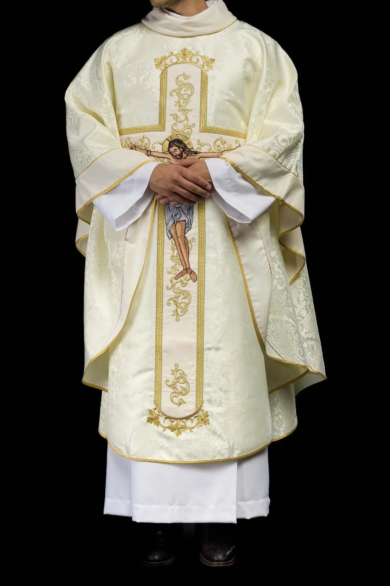 Chasuble with the image of Jesus Christ on the cross in ecru