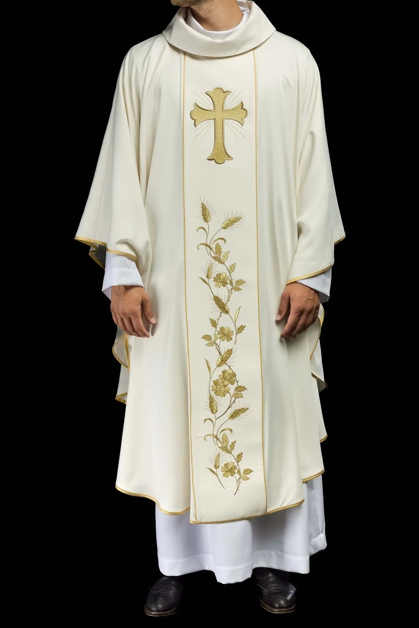 Chasuble with embroidered cross and ears in ecru