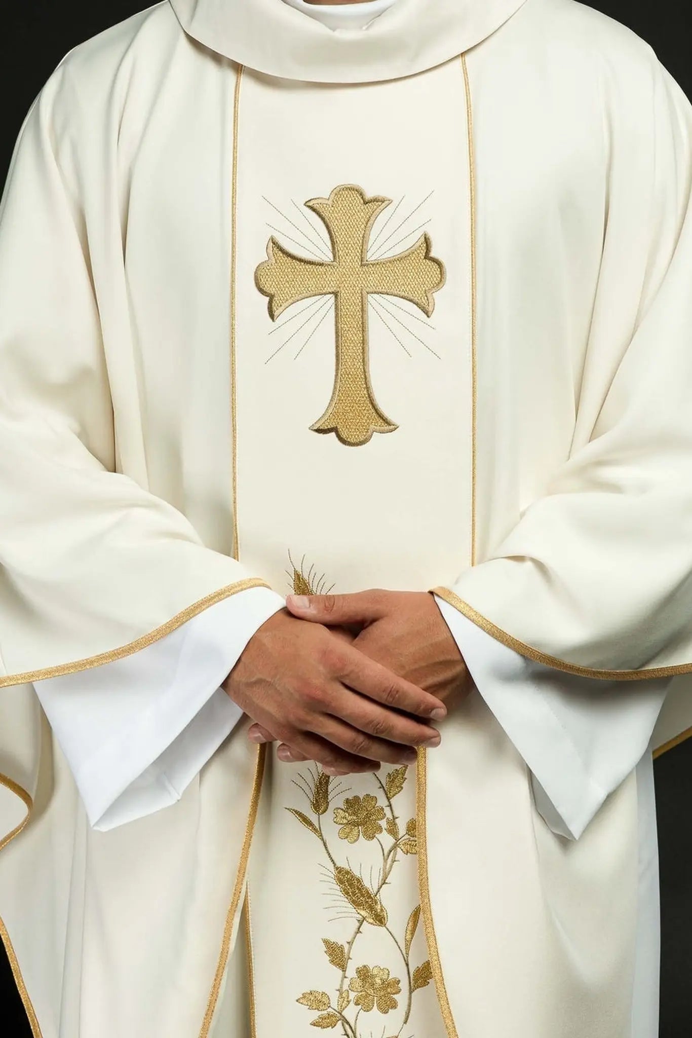 Chasuble with embroidered cross and ears in ecru
