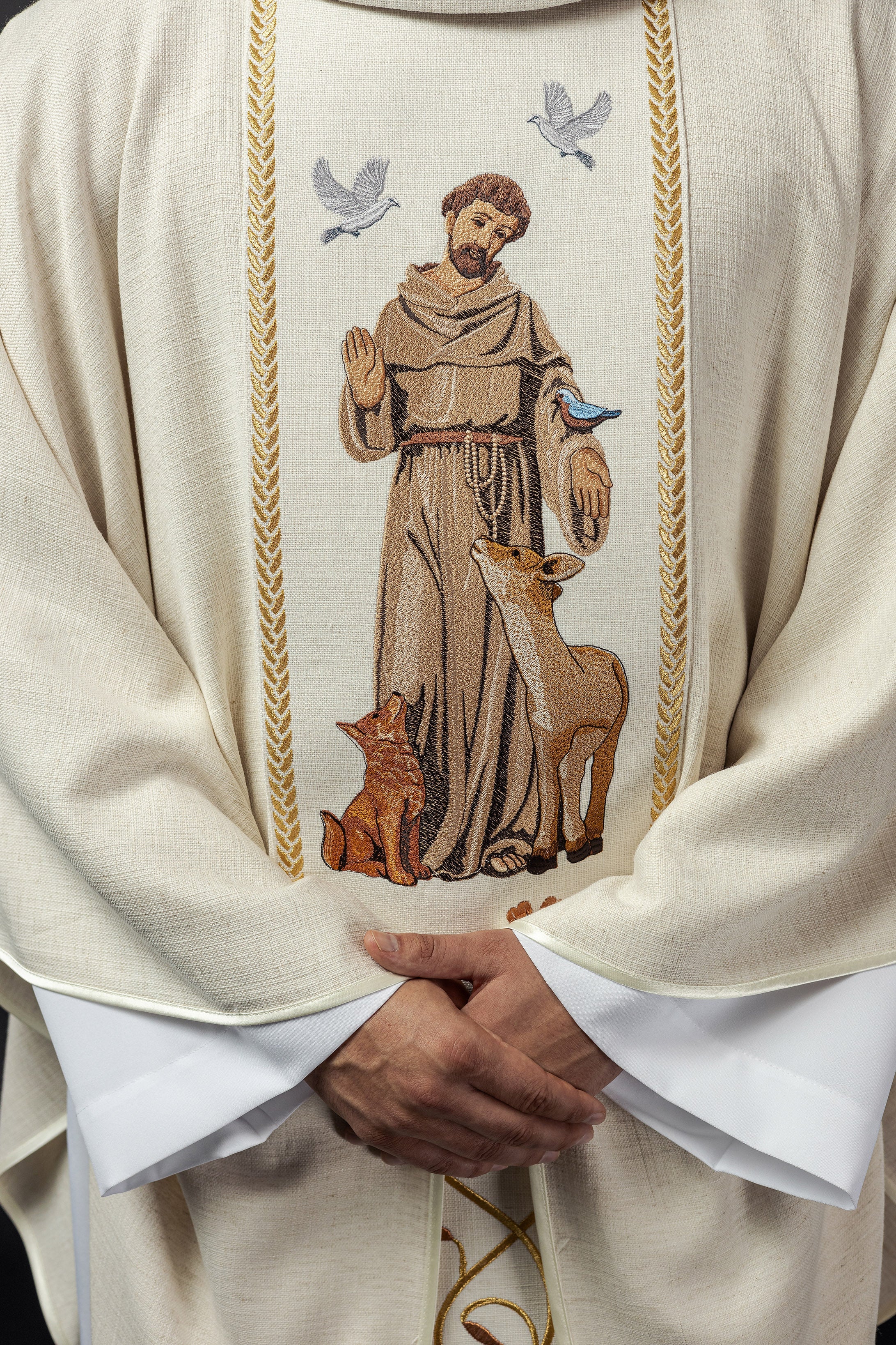 Ornat haftowany z wizerunkiem Świętego Franciszka - ORNATY.PL