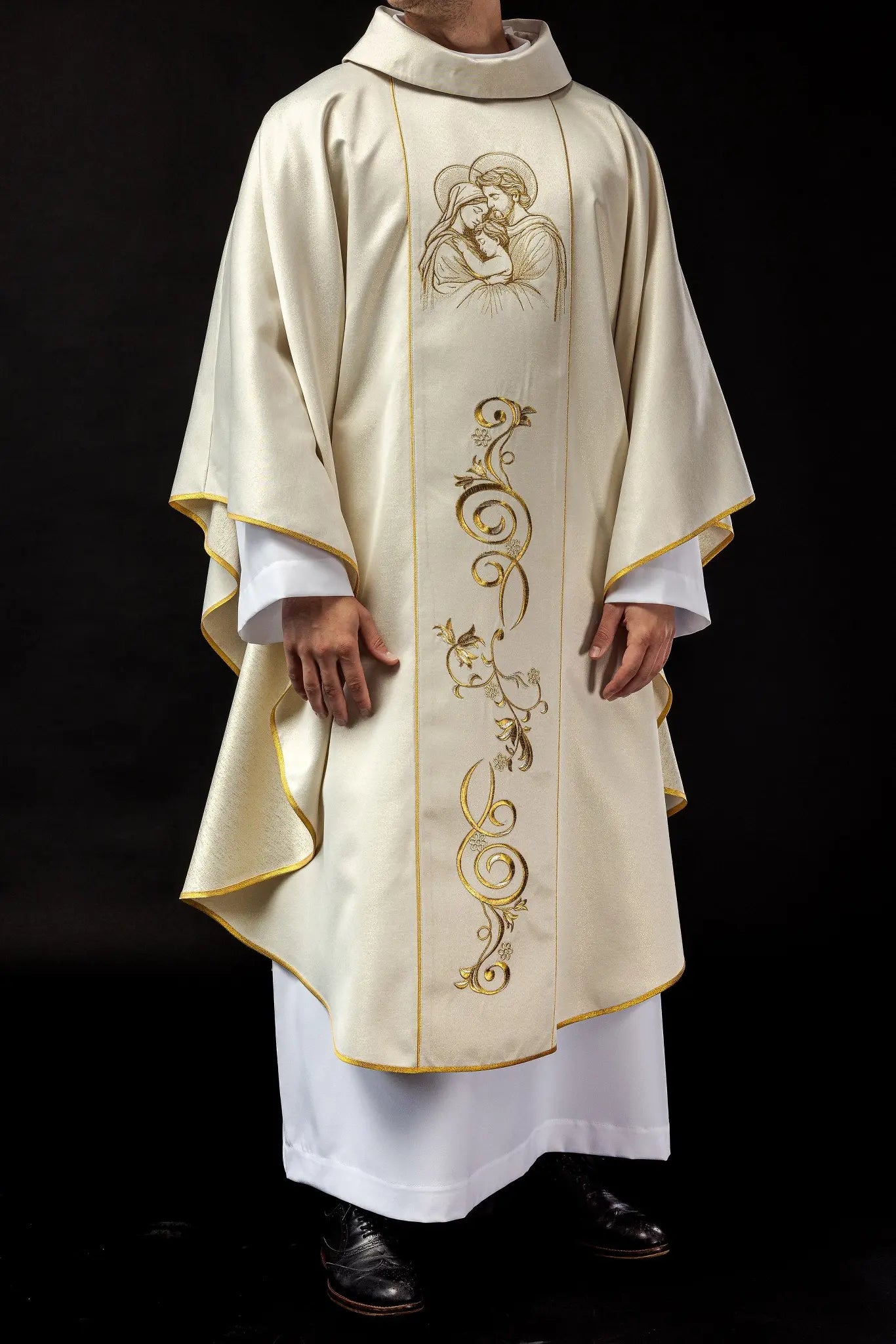 Embroidered chasuble for Christmas with the image of the Holy Family