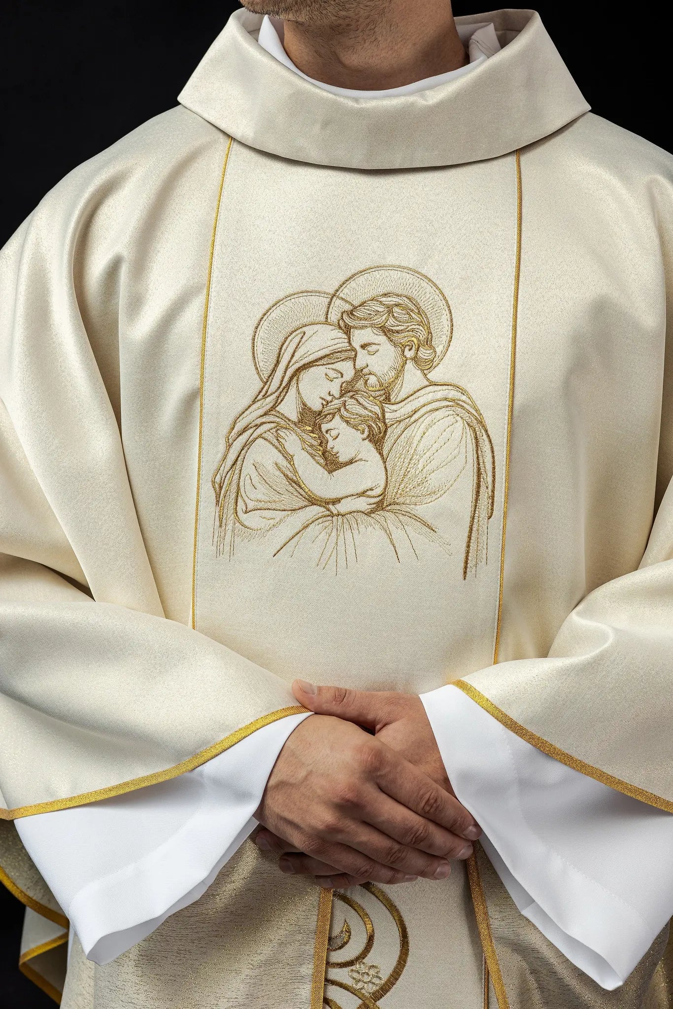 Embroidered chasuble for Christmas with the image of the Holy Family