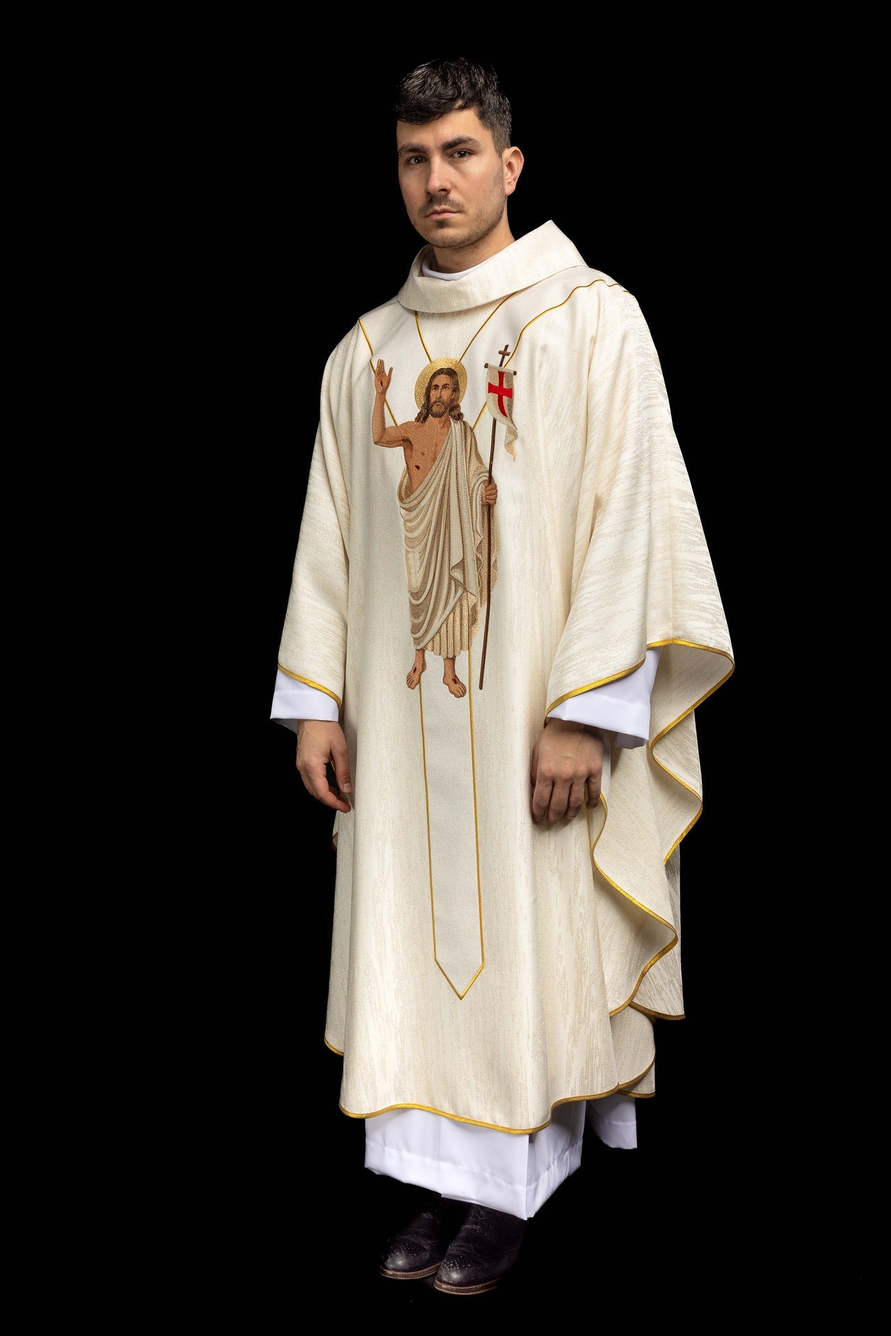 Ornat haftowany z wizerunkiem Jezusa Zmartwychwstałego i Baranka Wielkanocnego - ORNATY.PL