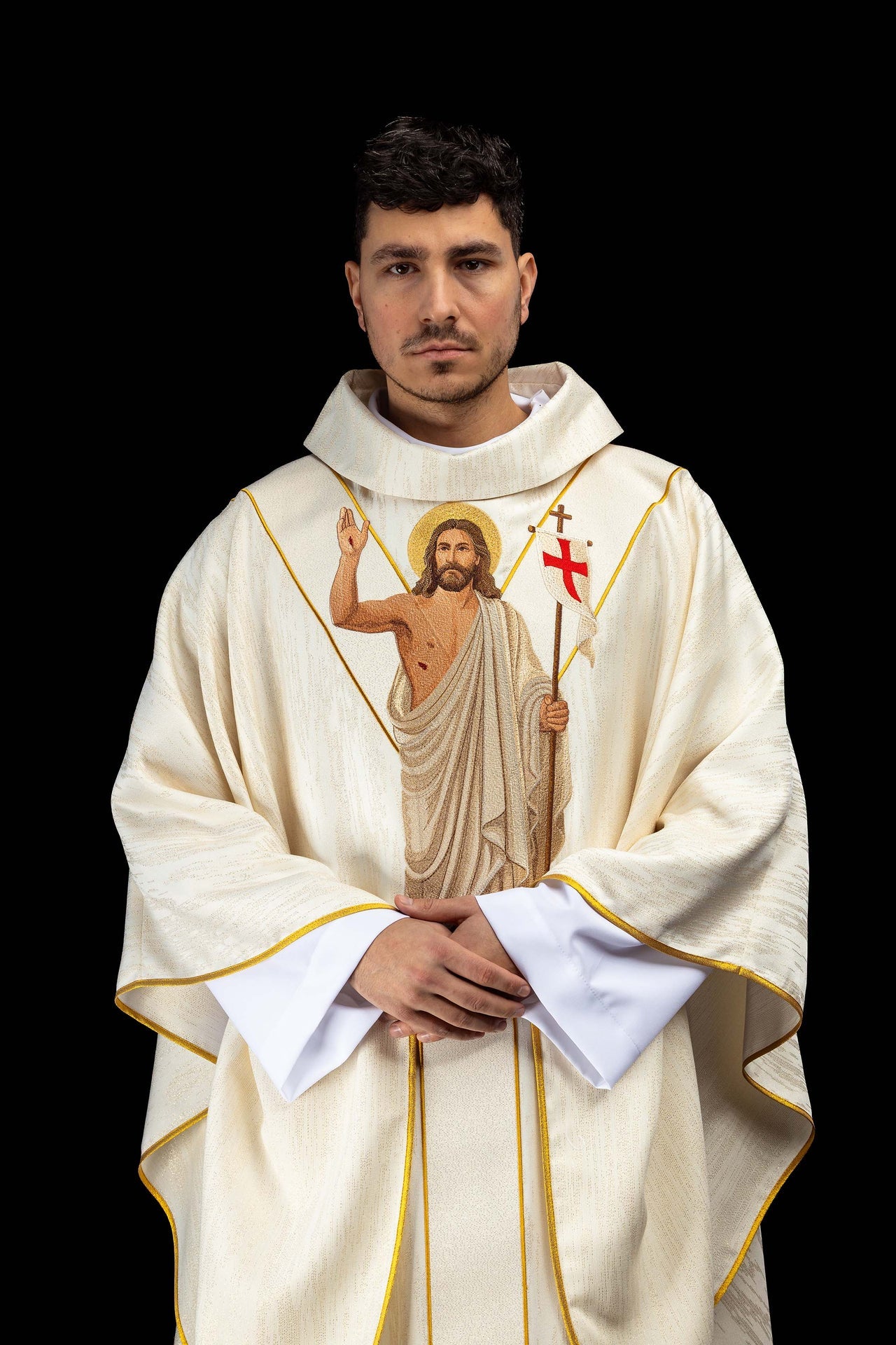 Ornat haftowany z wizerunkiem Jezusa Zmartwychwstałego i Baranka Wielkanocnego - ORNATY.PL