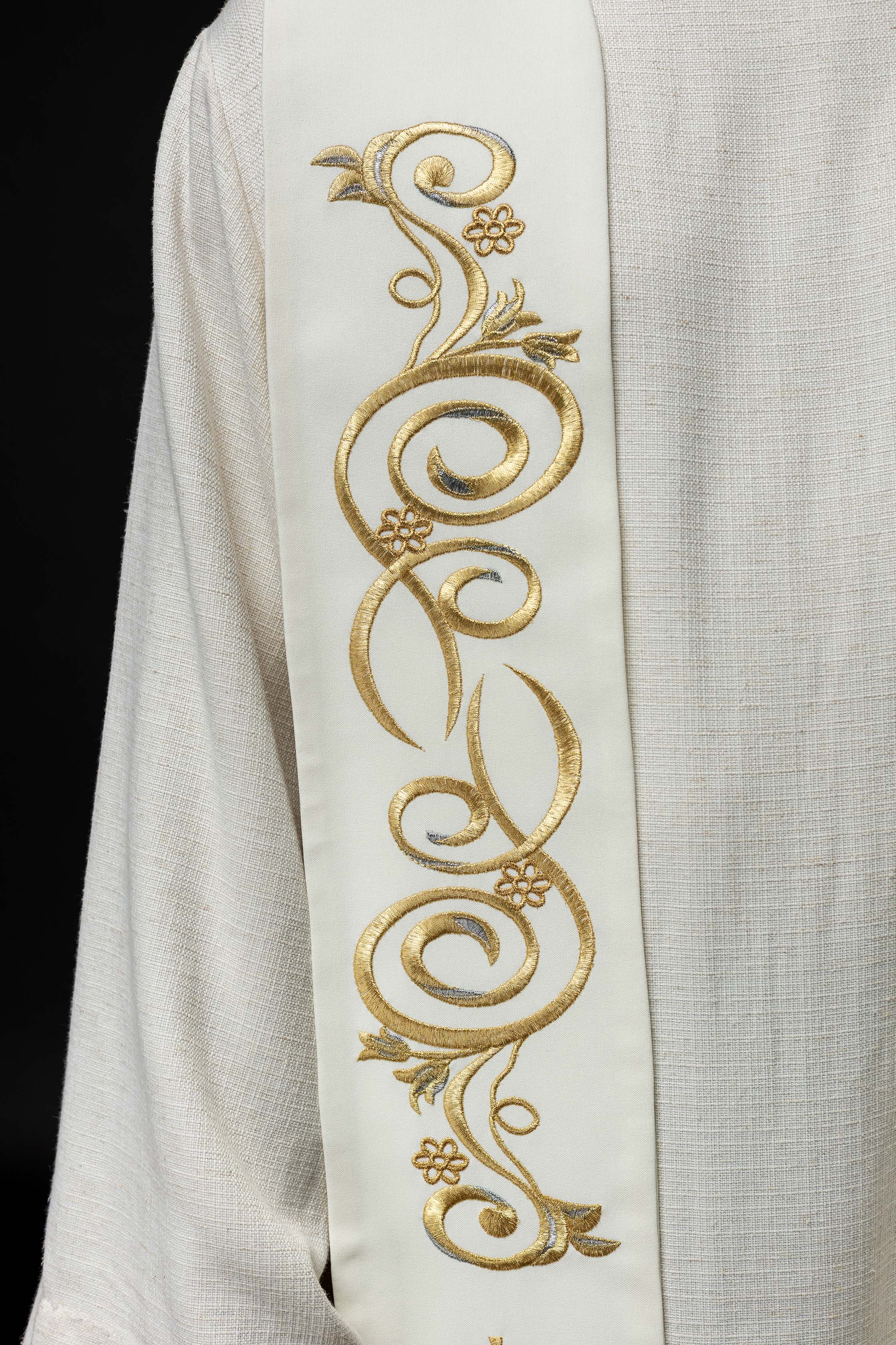 Embroidered stole IHS ecru