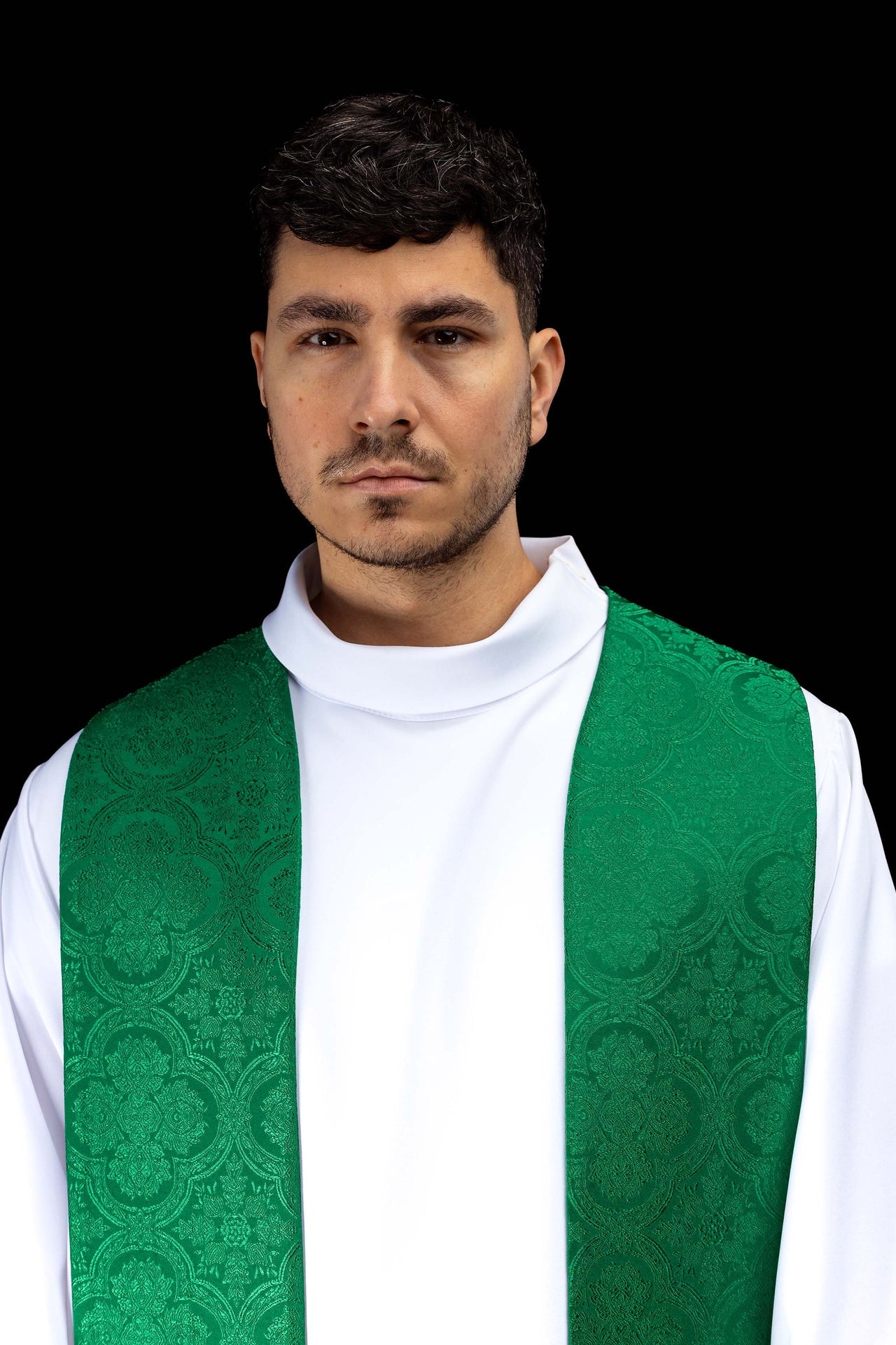 Stuła haftowana z motywem Krzyża zielona tkanina żakardowa - ORNATY.PL