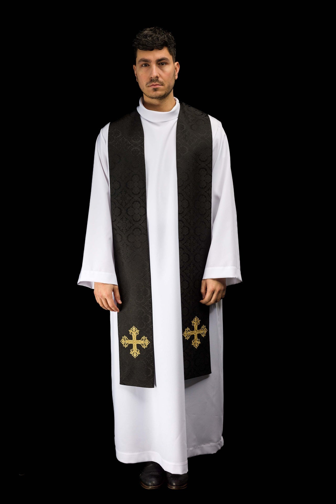 Stuła haftowana z motywem Krzyża czarna tkanina żakardowa - ORNATY.PL