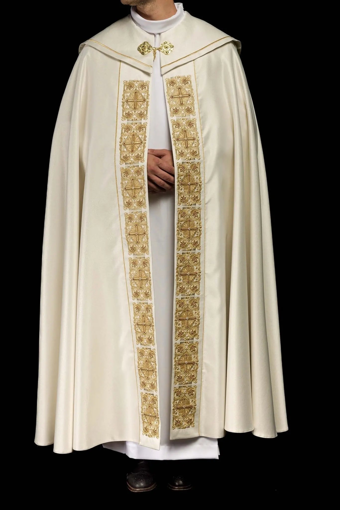 Liturgical cape with richly decorated belt 150 cm