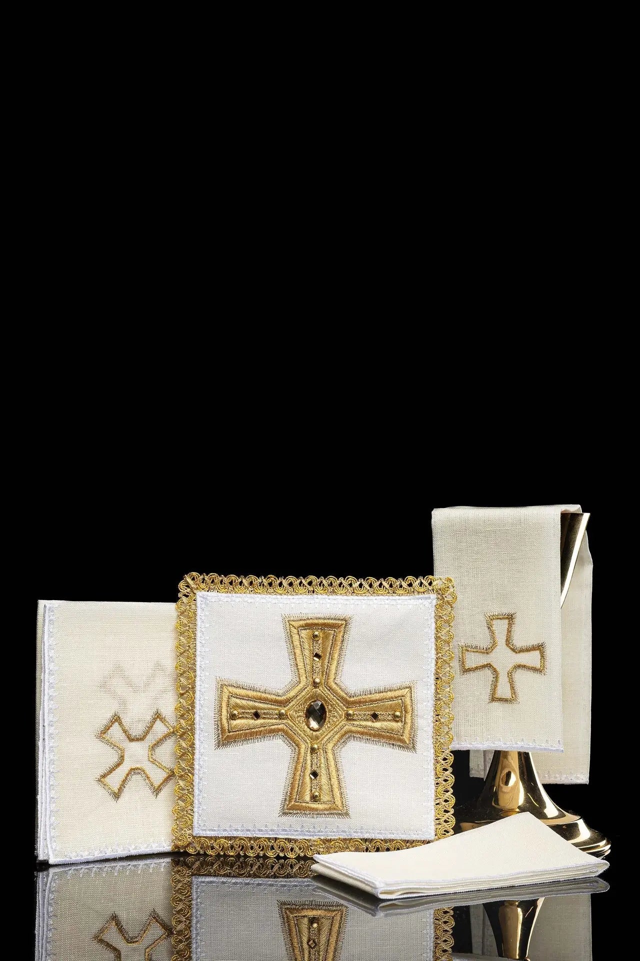 Linen chalice linen richly embroidered with stones