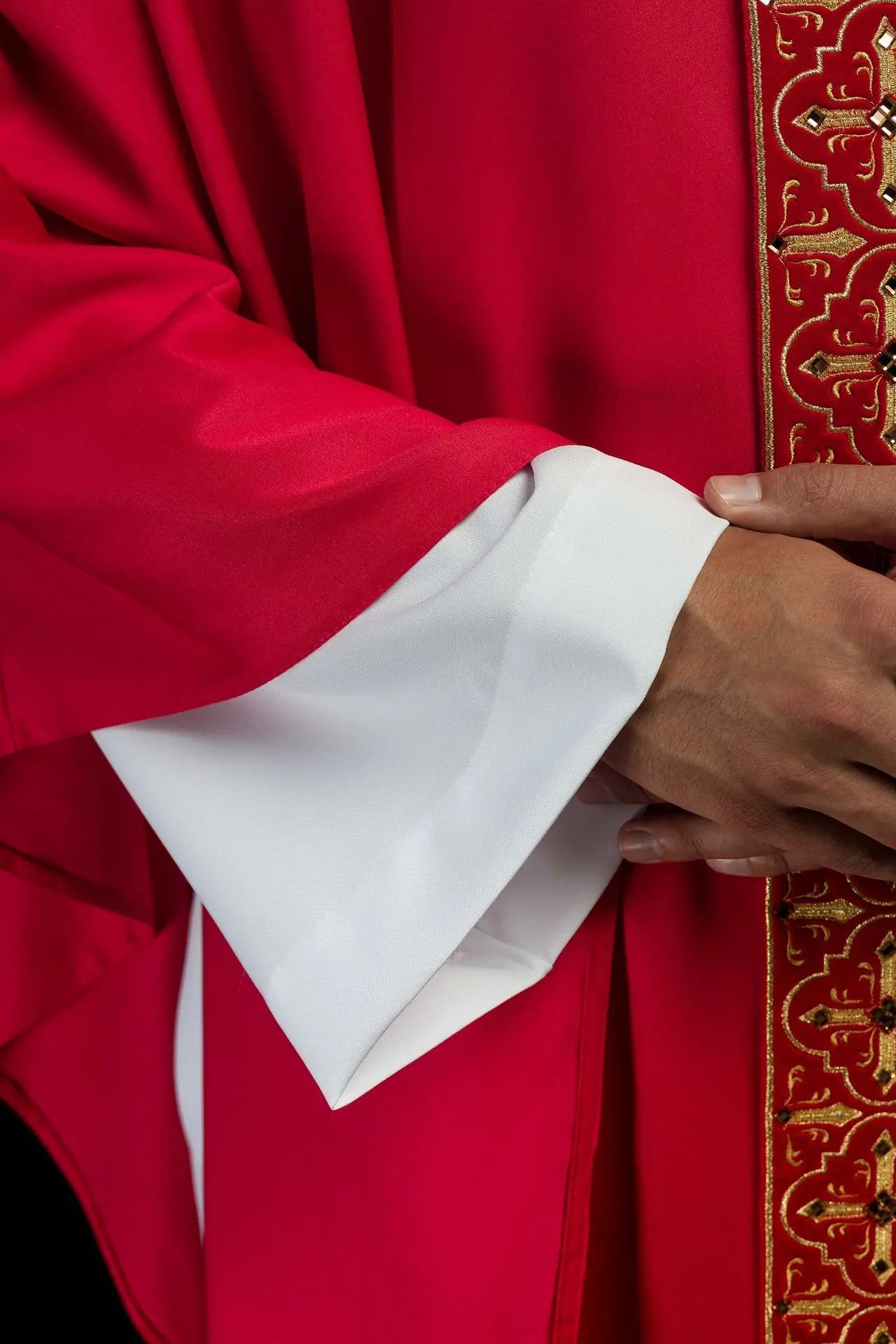 Chasuble richly embroidered decorated with red stones