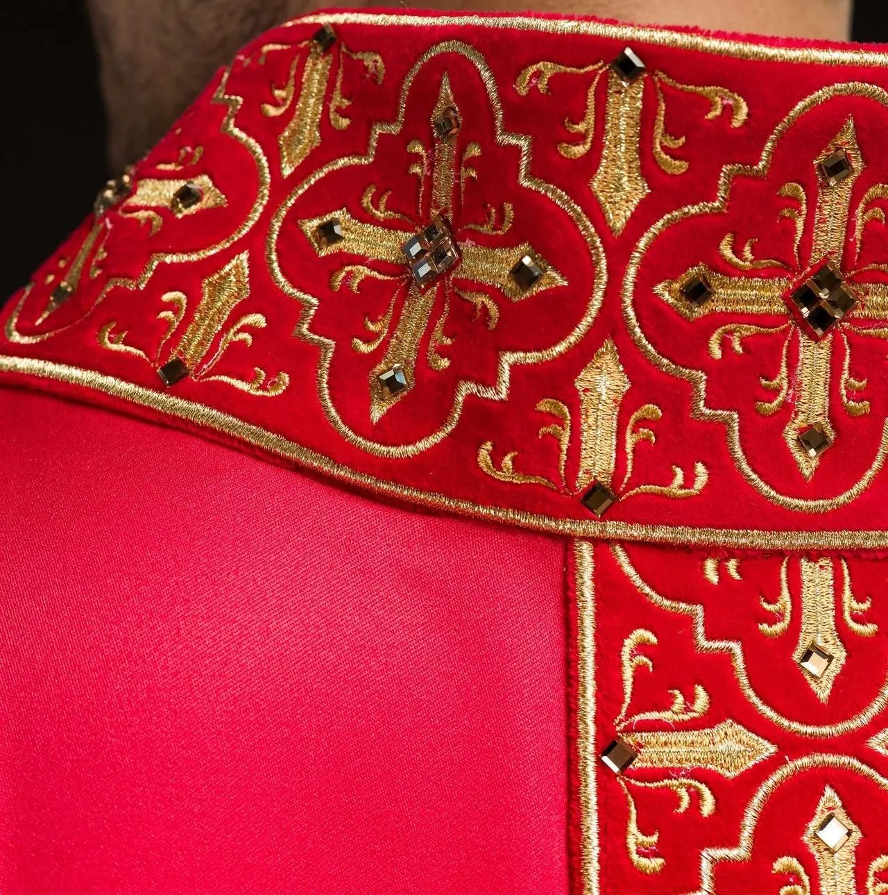 Chasuble richly embroidered decorated with red stones