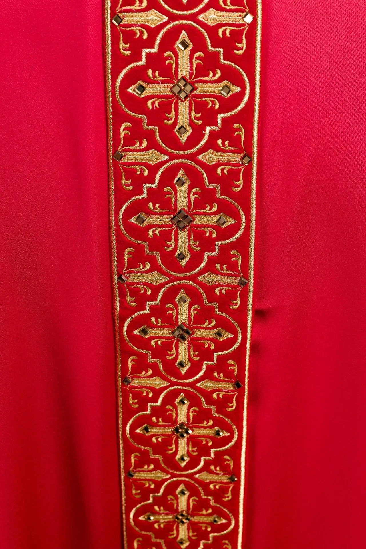 Chasuble richly embroidered decorated with red stones