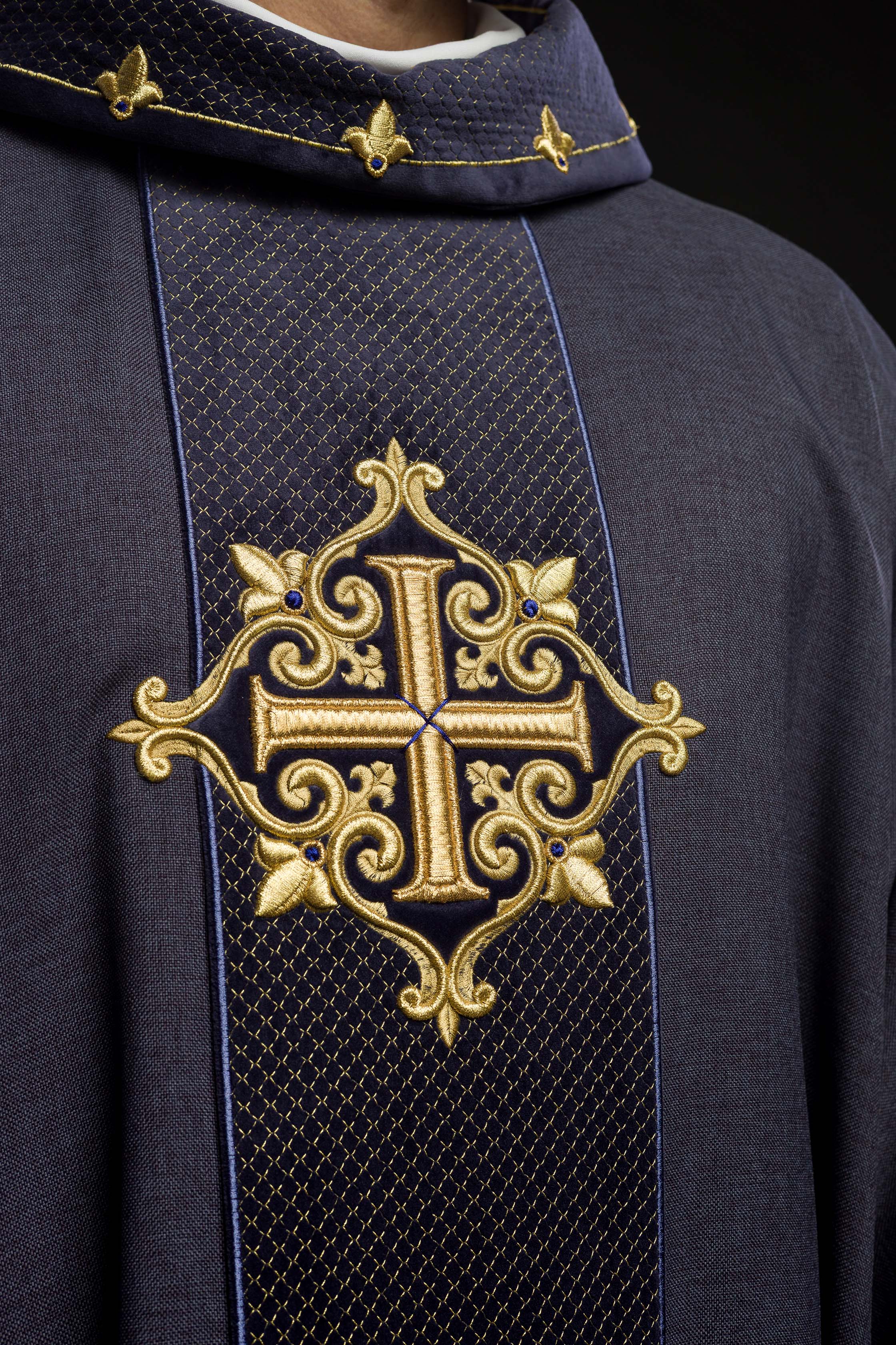 Chasuble embroidered on velvet with the symbol of the Purple Cross