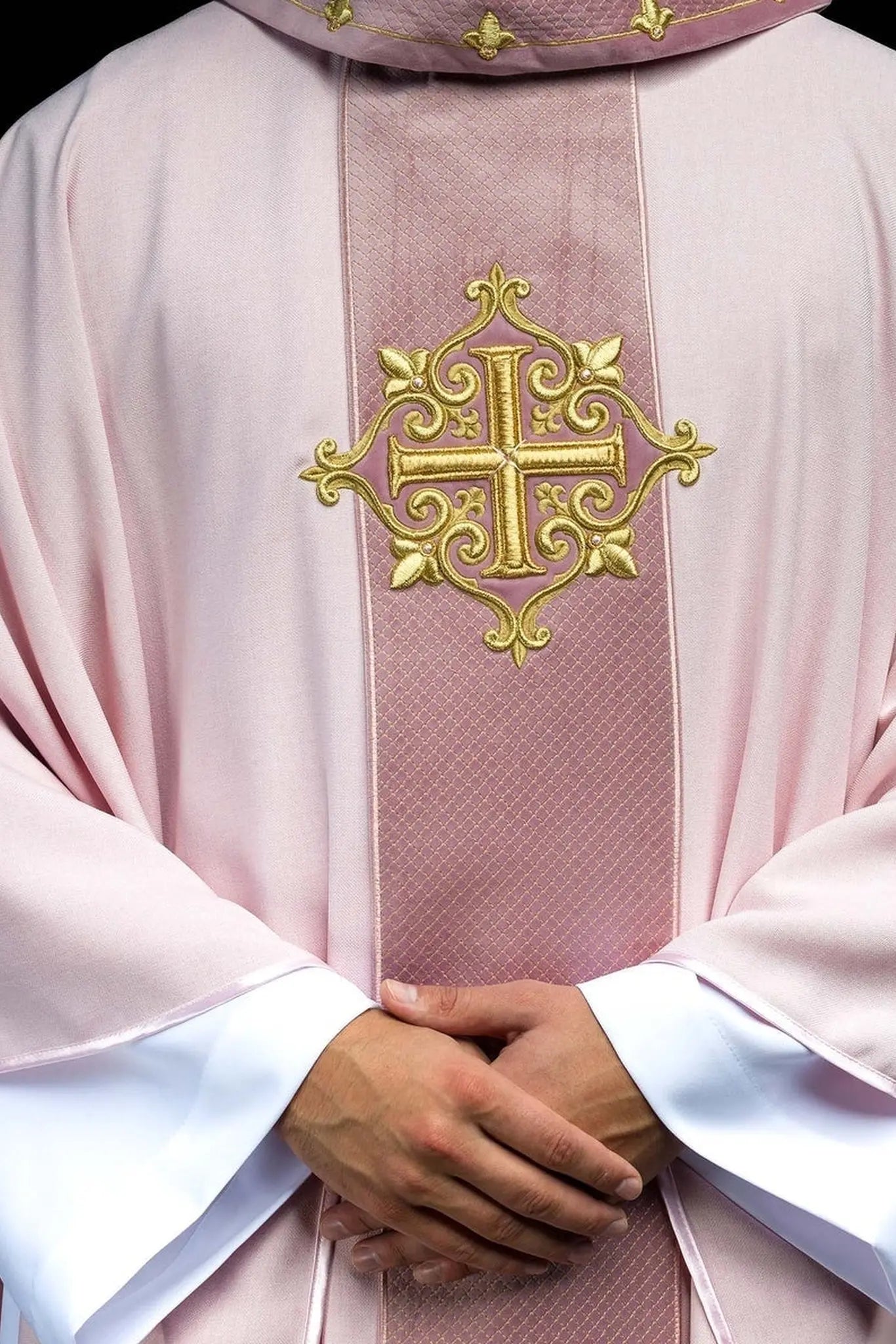Chasuble embroidered on velvet with the symbol Cross Pink