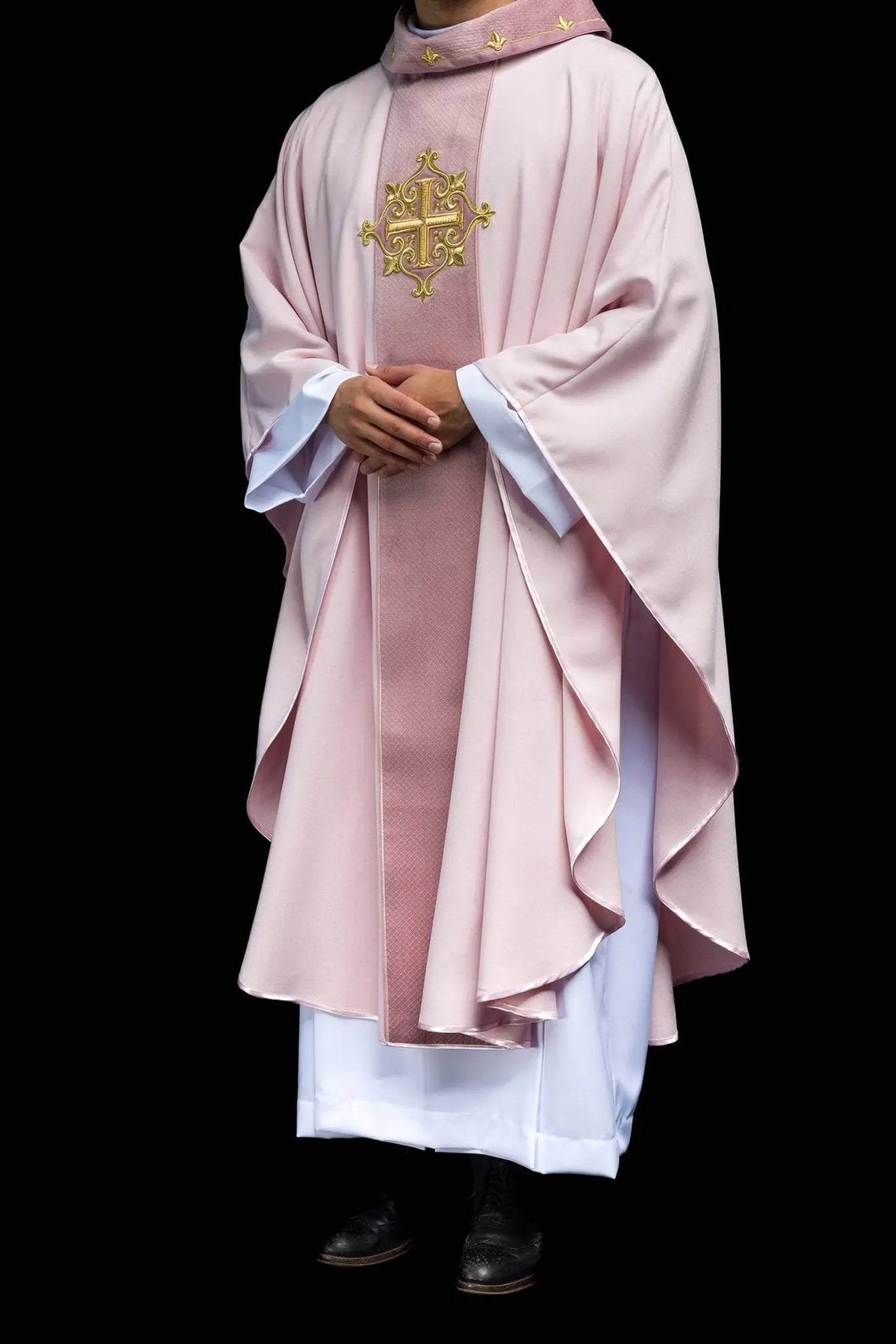 Chasuble embroidered on velvet with the symbol Cross Pink