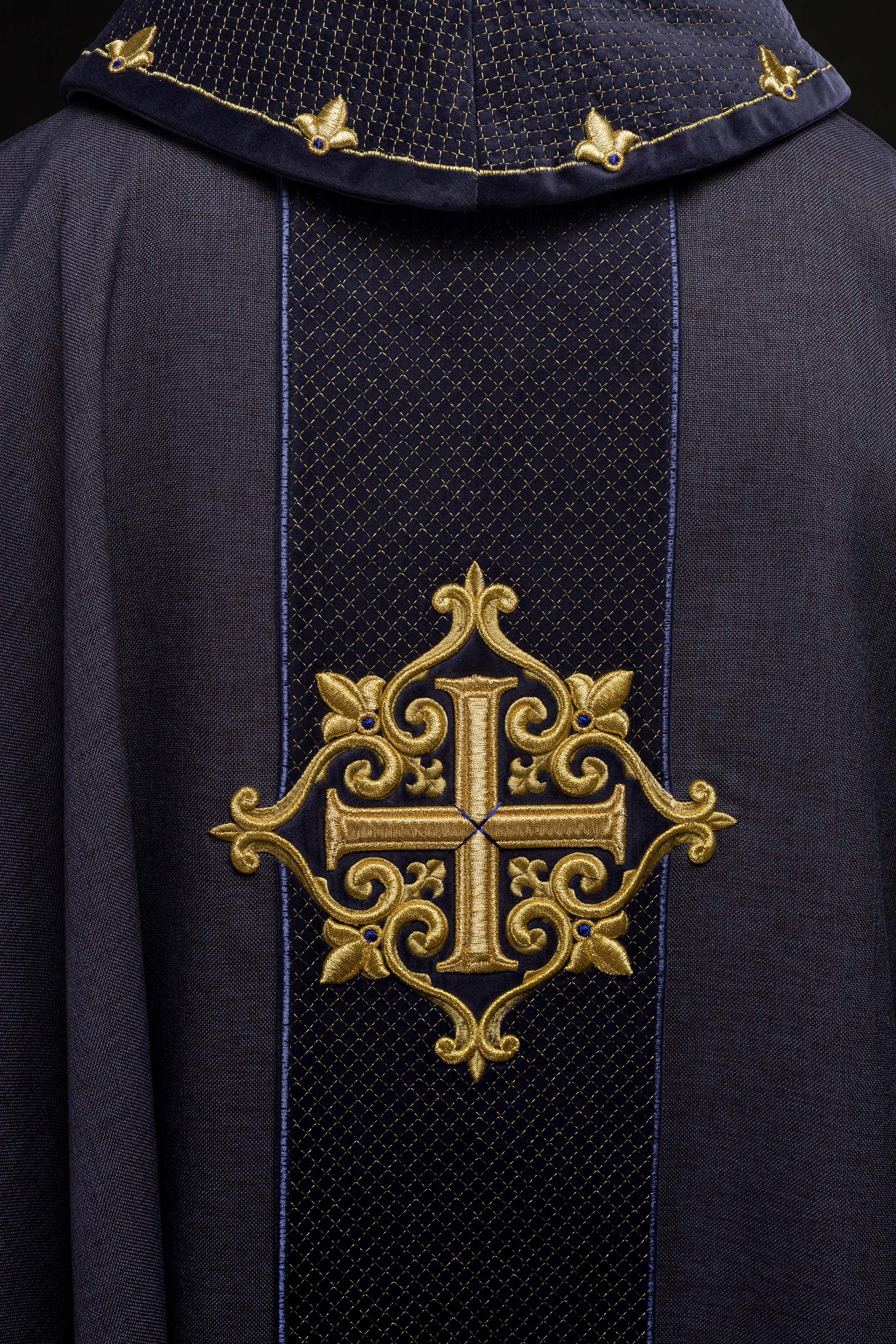 Chasuble with velvet purple belt and embroidery of crosses