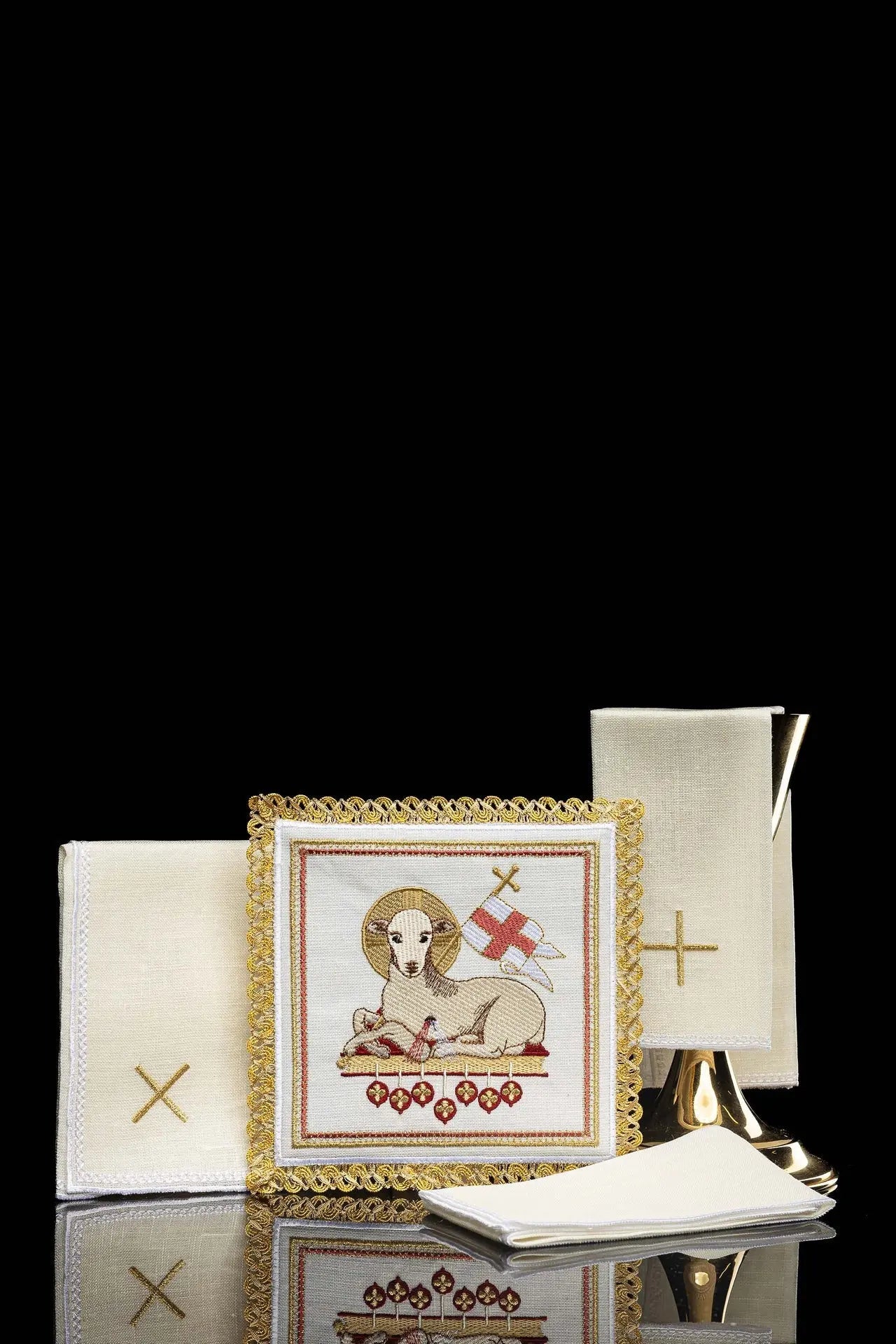 Linen cup set with lamb motif