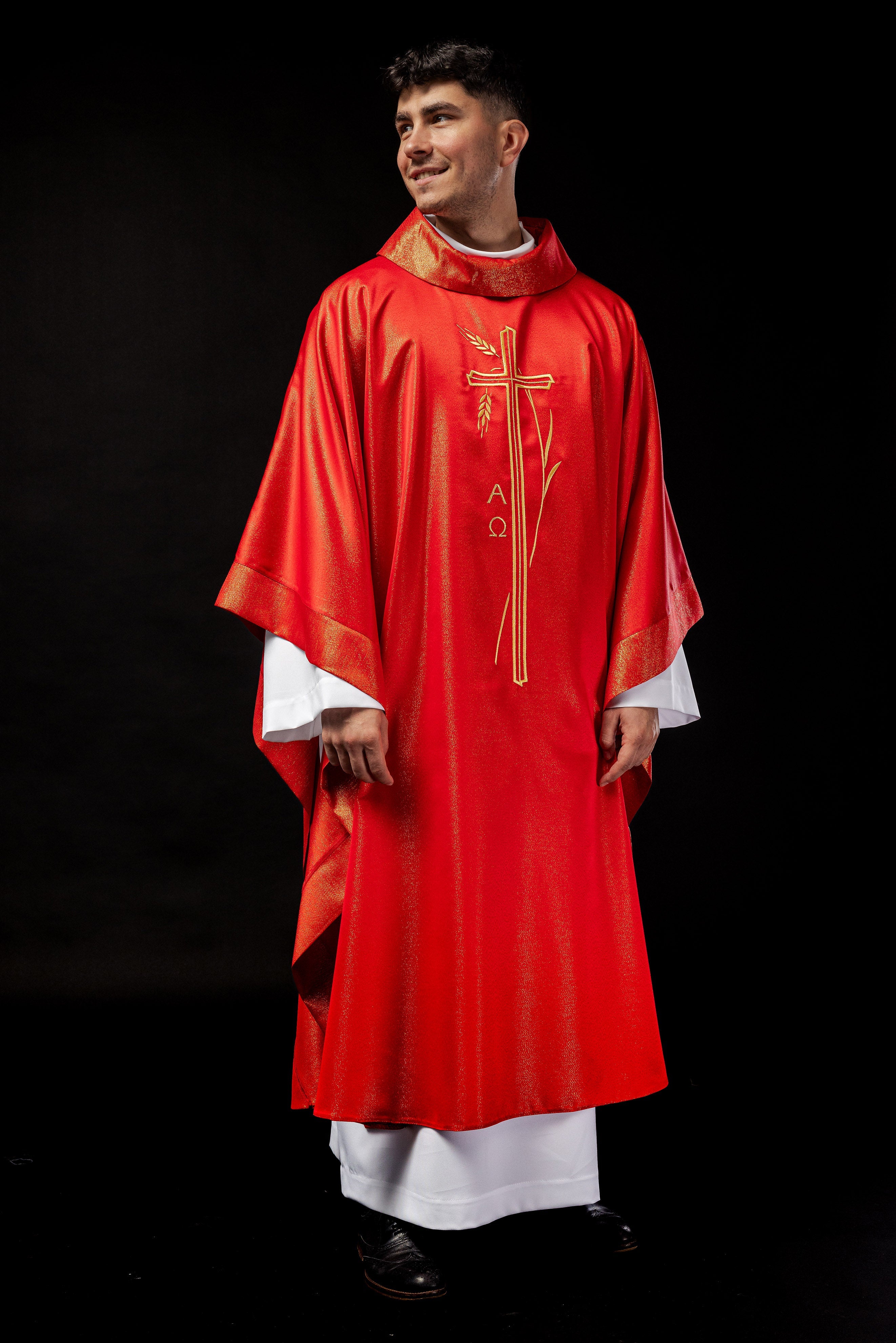 Chasuble with cross and ear motif in red