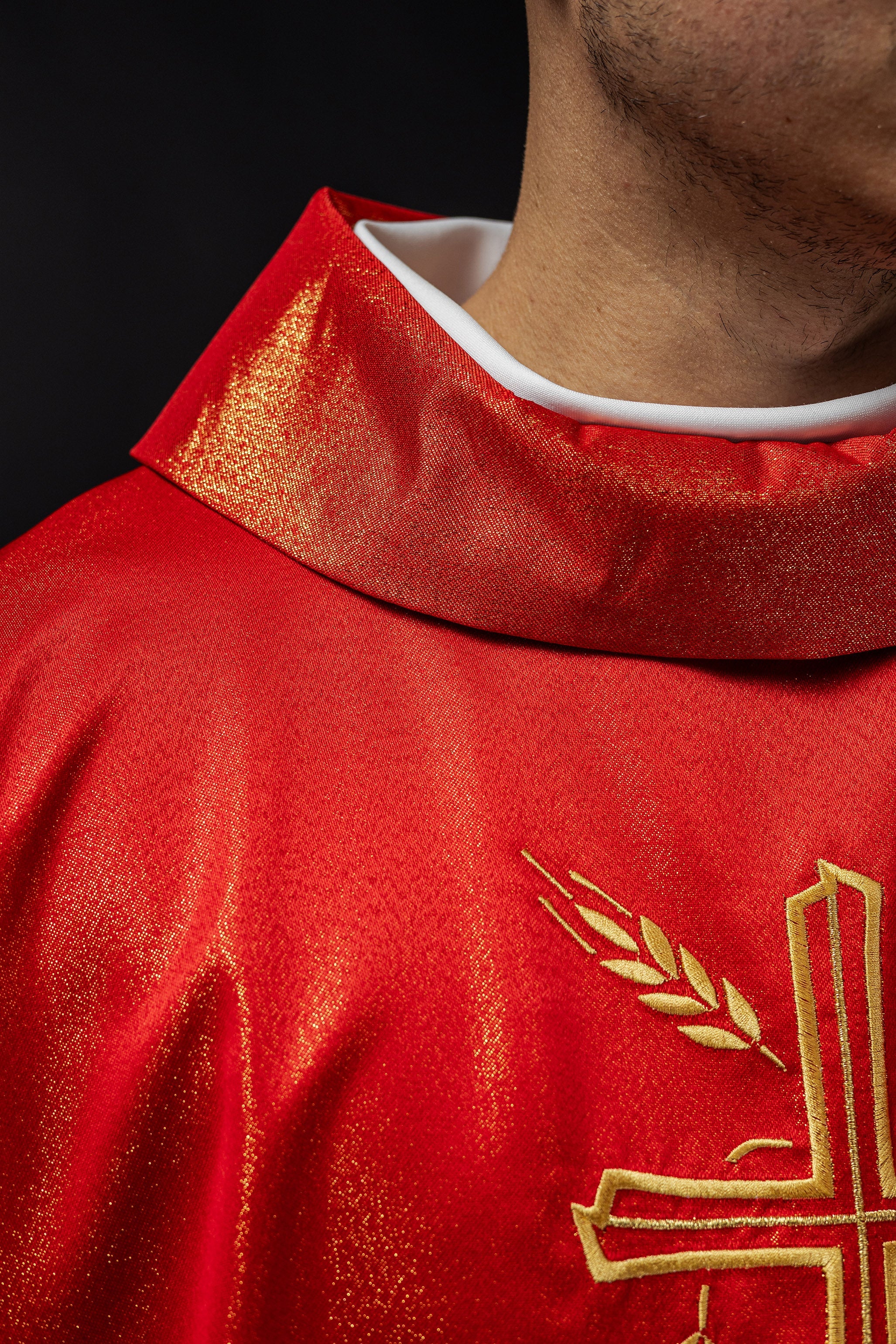 Chasuble with cross and ear motif in red