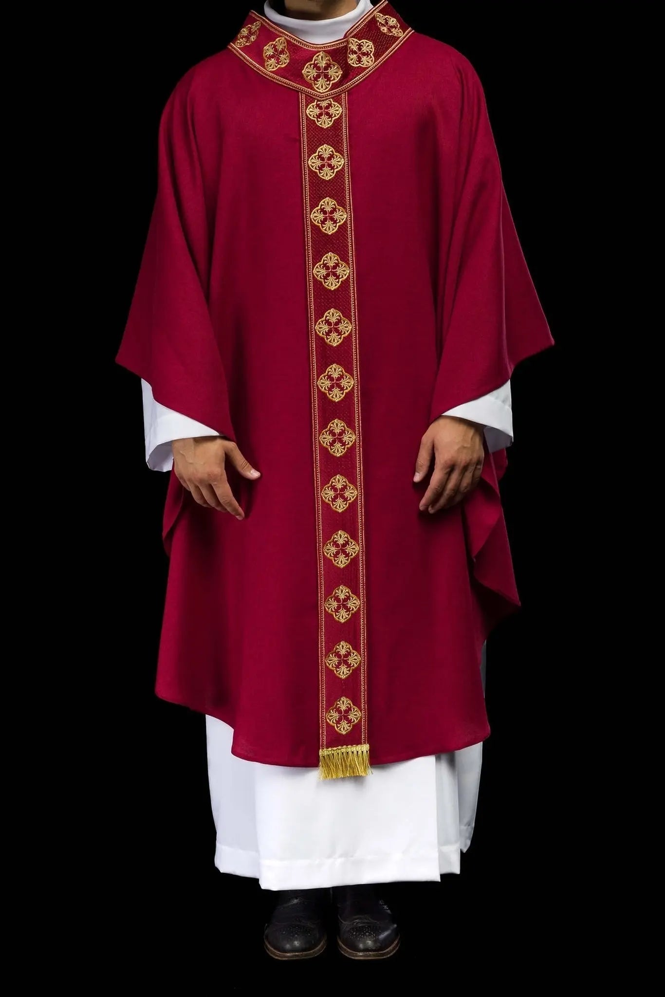 Chasuble in red with embroidered belt and cross collar