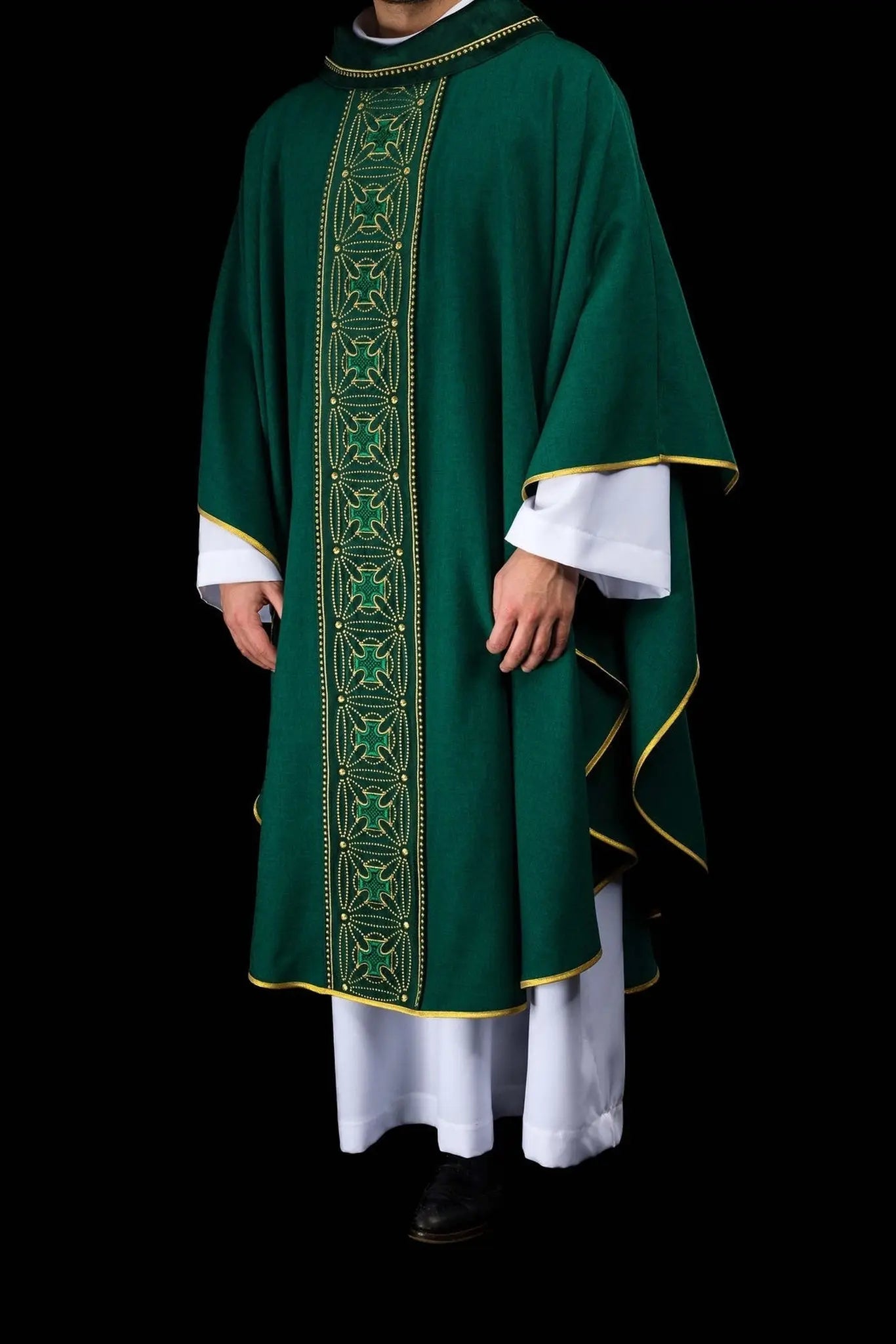 Liturgical chasuble with richly decorated belt in crosses in green