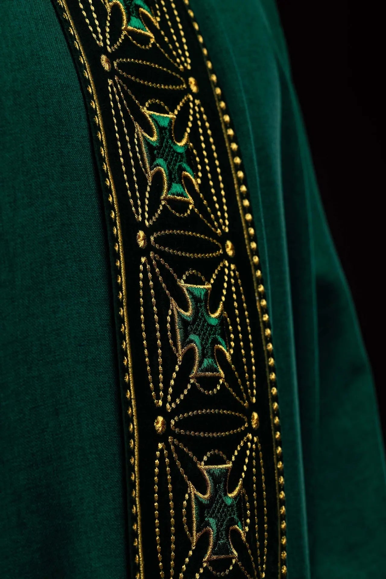 Liturgical chasuble with richly decorated belt in crosses in green