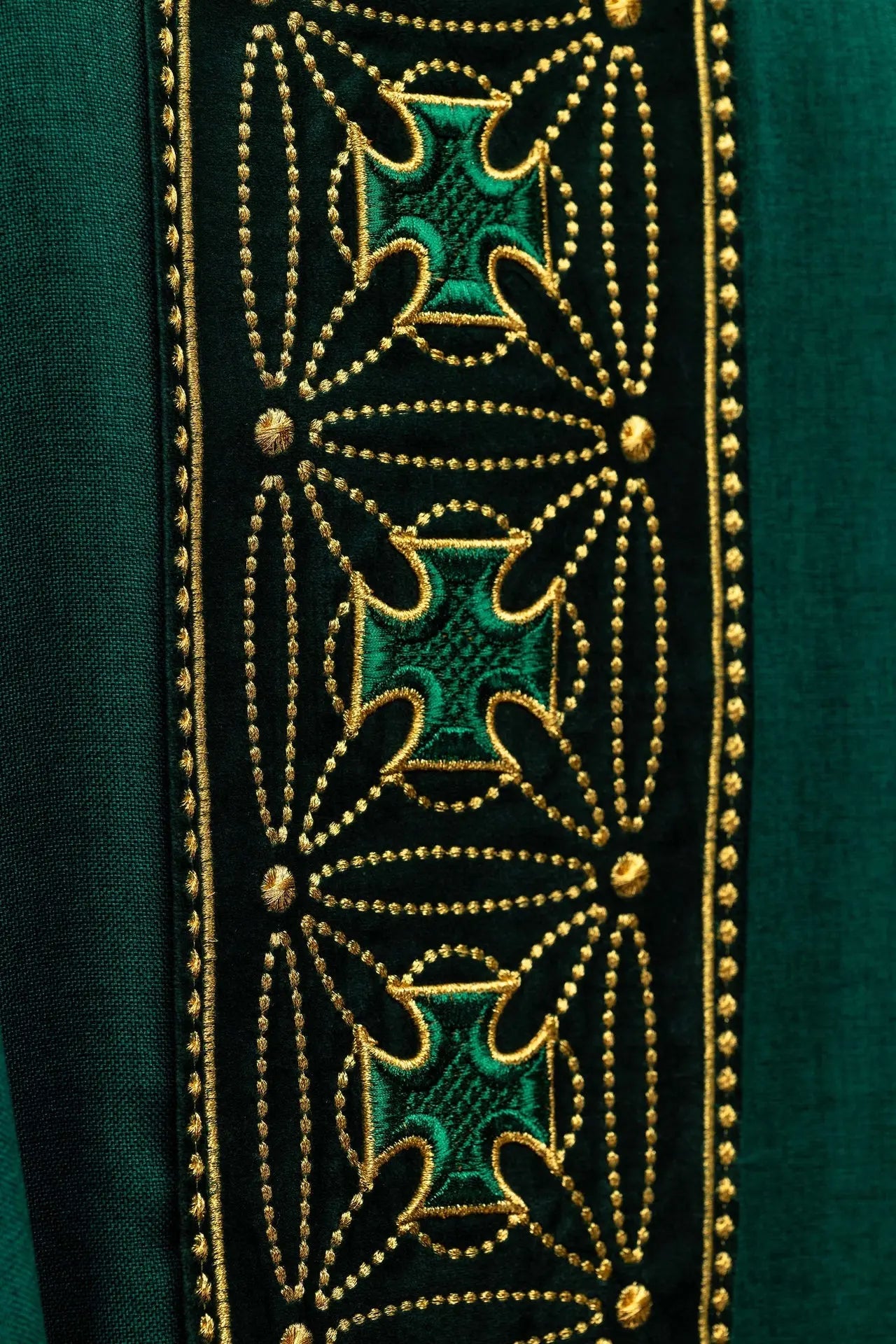 Liturgical chasuble with richly decorated belt in crosses in green